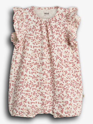 En babyromper med blomsterprint i røde nuancer, har flæser ved skuldrene. Tekst: "PAPU LUX ORGANIC COTTON". Hvid baggrund.