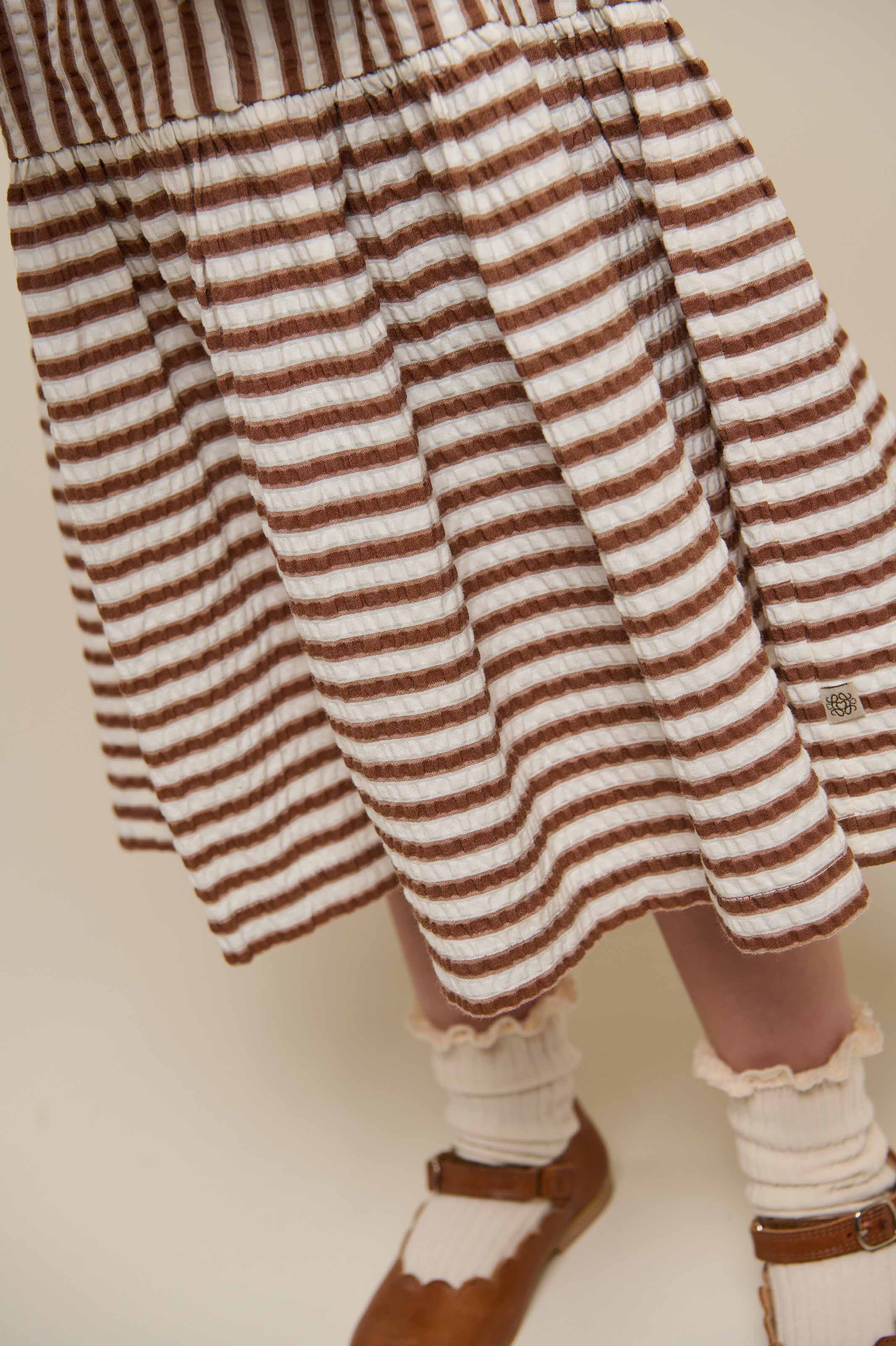 Stribet seersucker kjole - Kids - Brown | 101195 Nadia