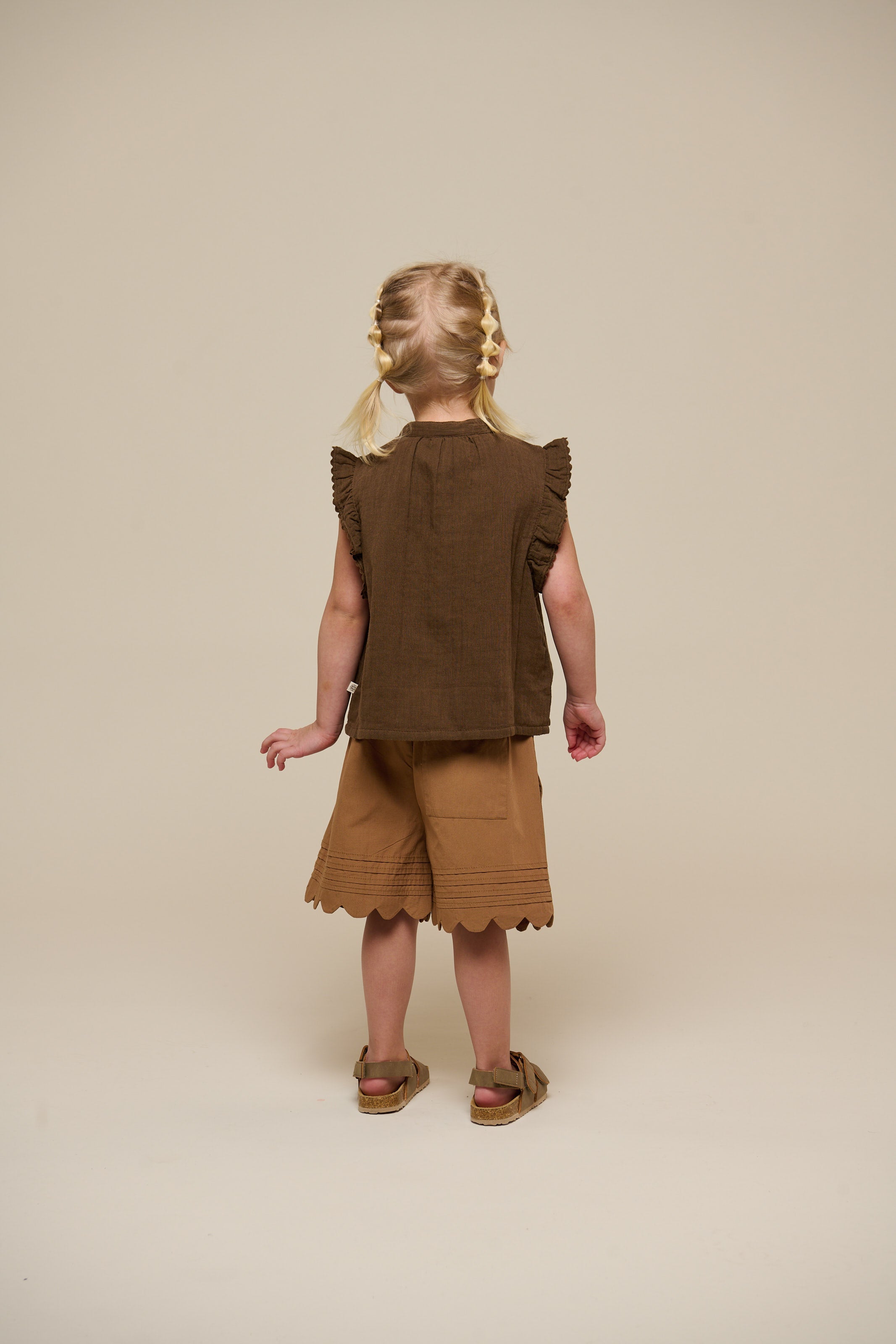 Ærmeløs top i musselin - Kids - Dark Brown | 100928 Jasmine