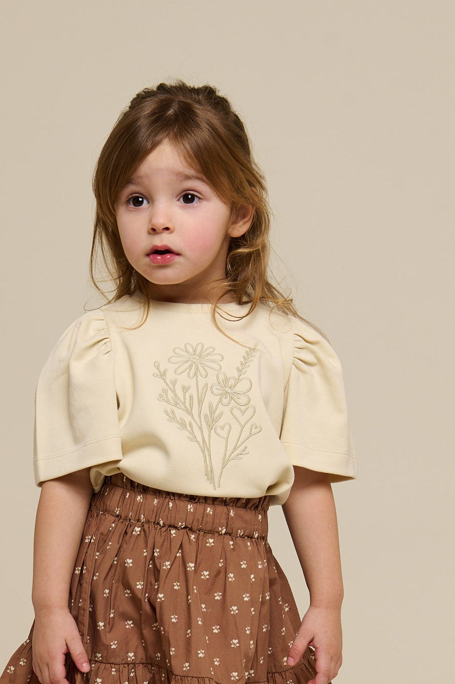 T-shirt med broderi - Kids - Offwhite | 101235 Amanda
