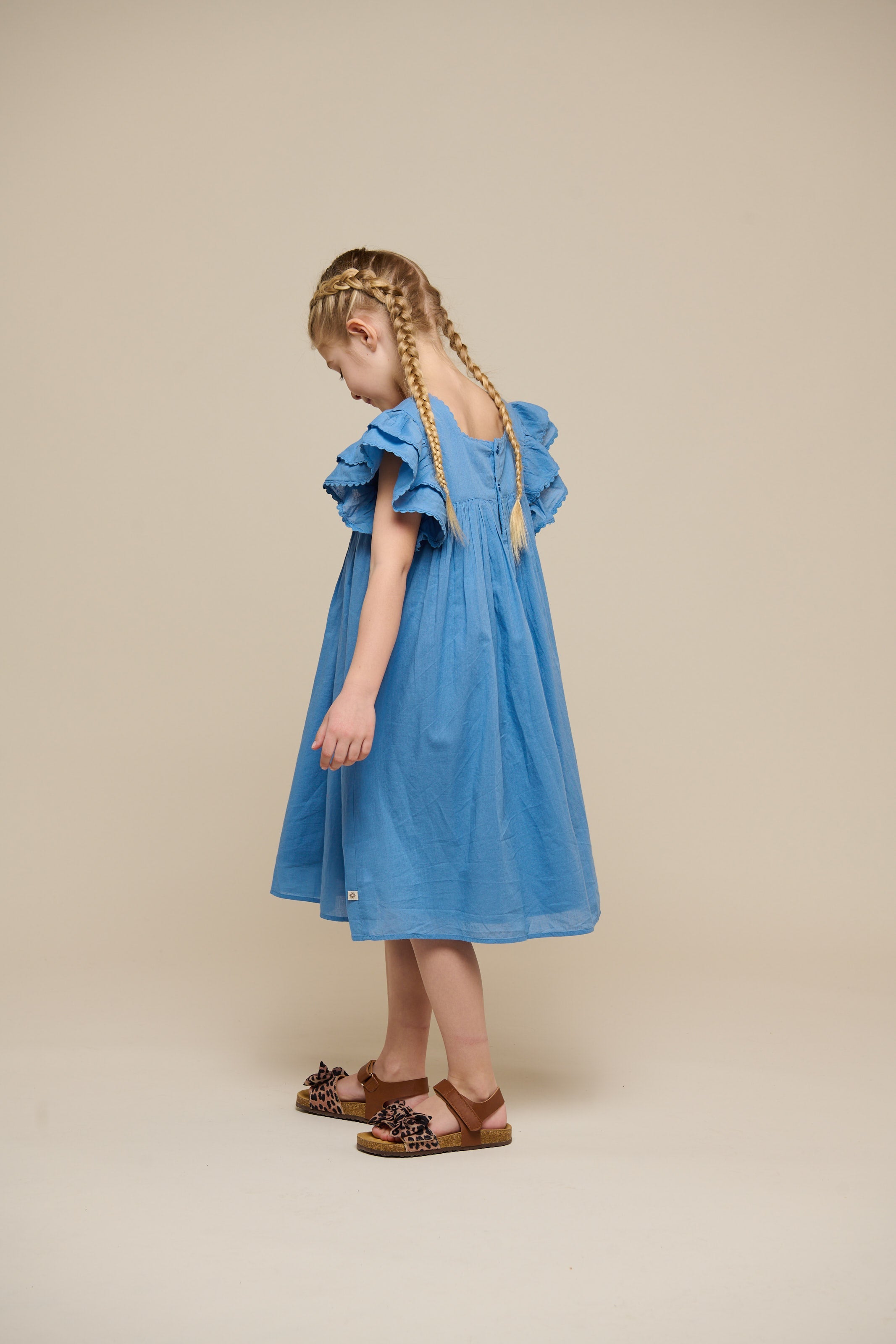Bomuldskjole med bølgebånd og flæse - Tween - Dusty Blue | 101067 Alma