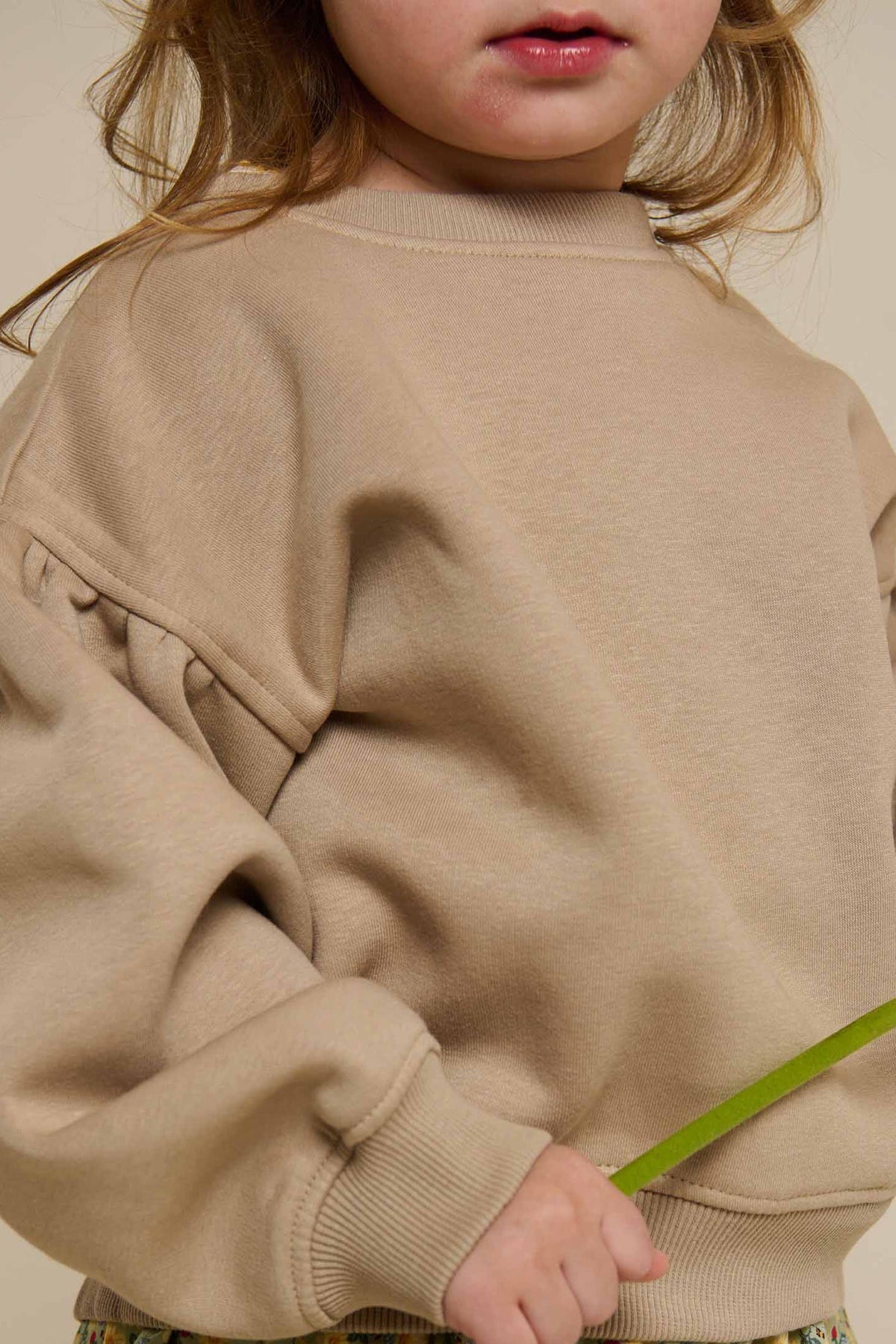 Sweatshirt med sløjfedetaljer - Kids - Caffe Latte | 100816 Ruth