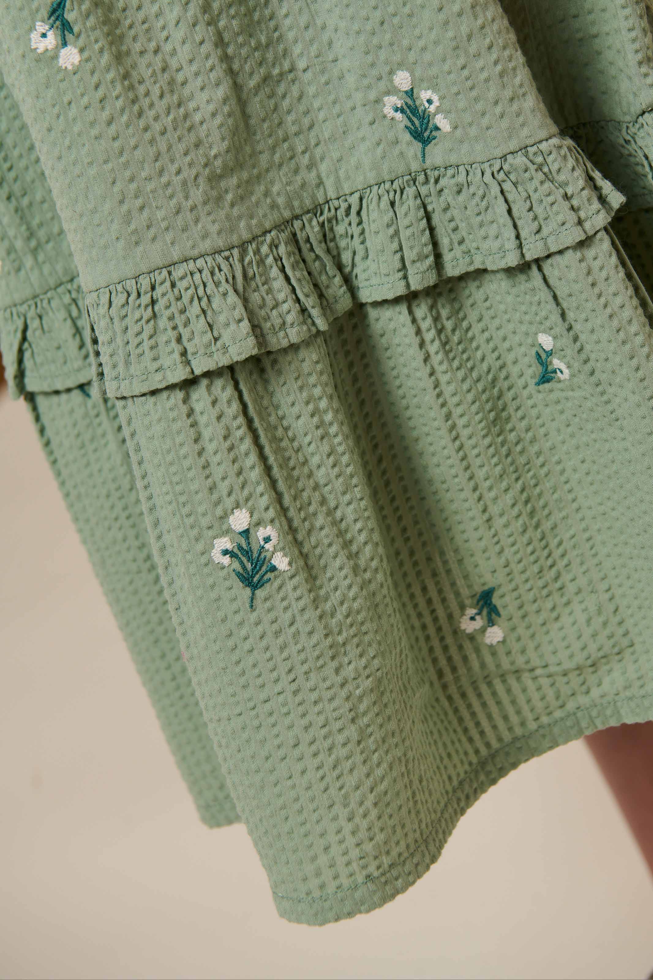 Broderet seersucker kjole - Tween - Dusty Green | 100977 Nora