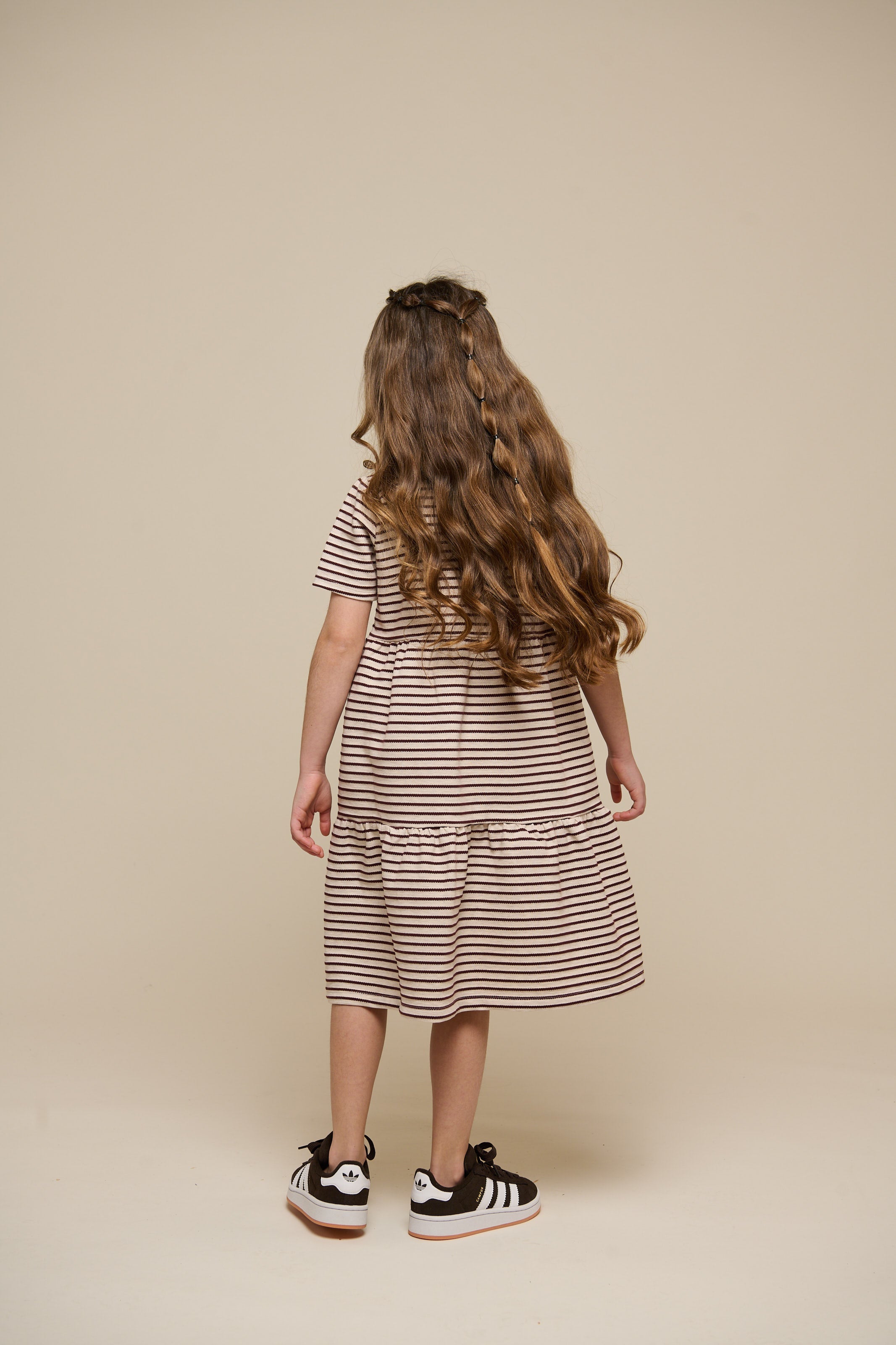 Stribet jersey kjole - Tween - Brown | 101011 Emmie