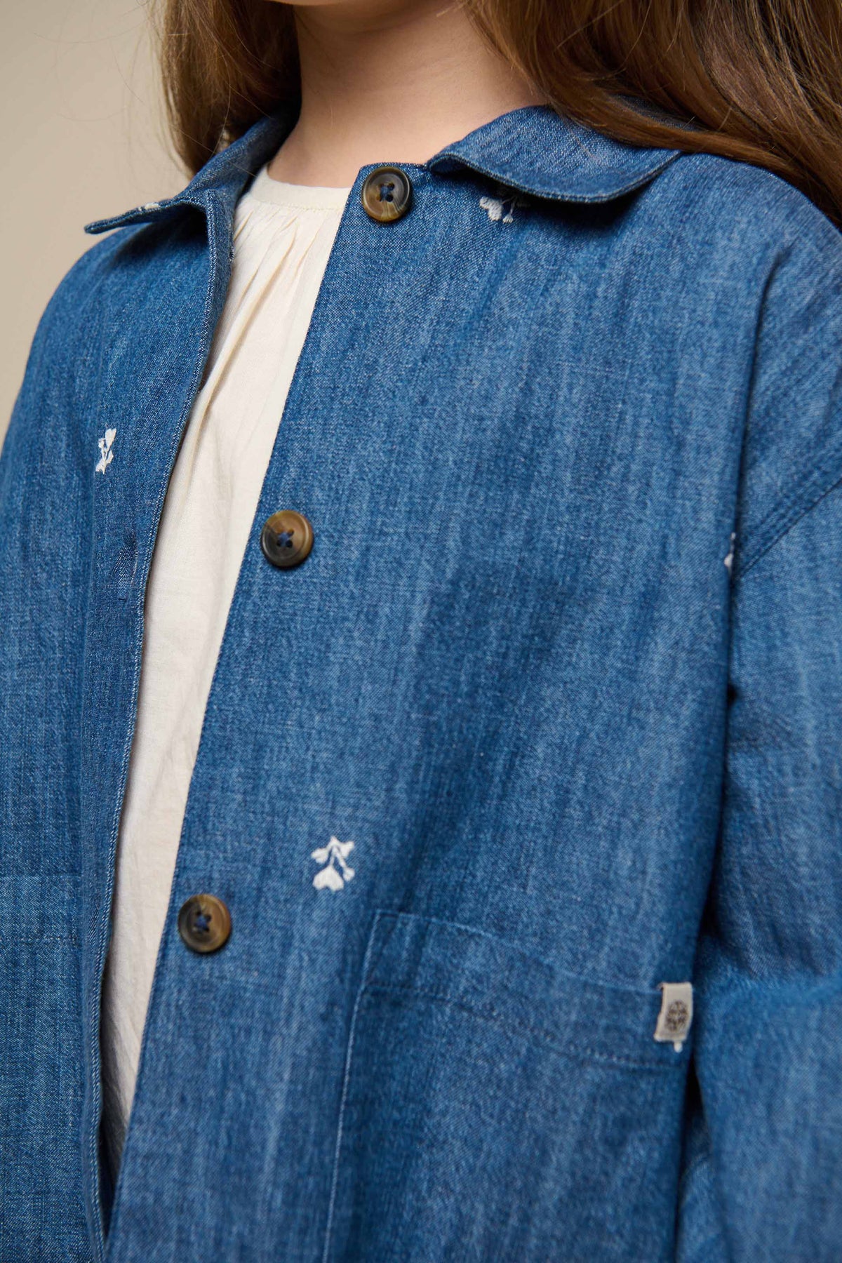 Broderet light-denim skjortejakke - Tween - Blue Denim | 101082 Isabella
