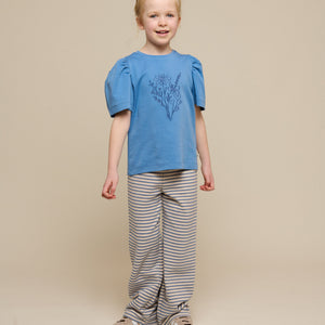 T-shirt med broderi - Tween - Dusty Blue | 101238 Amanda