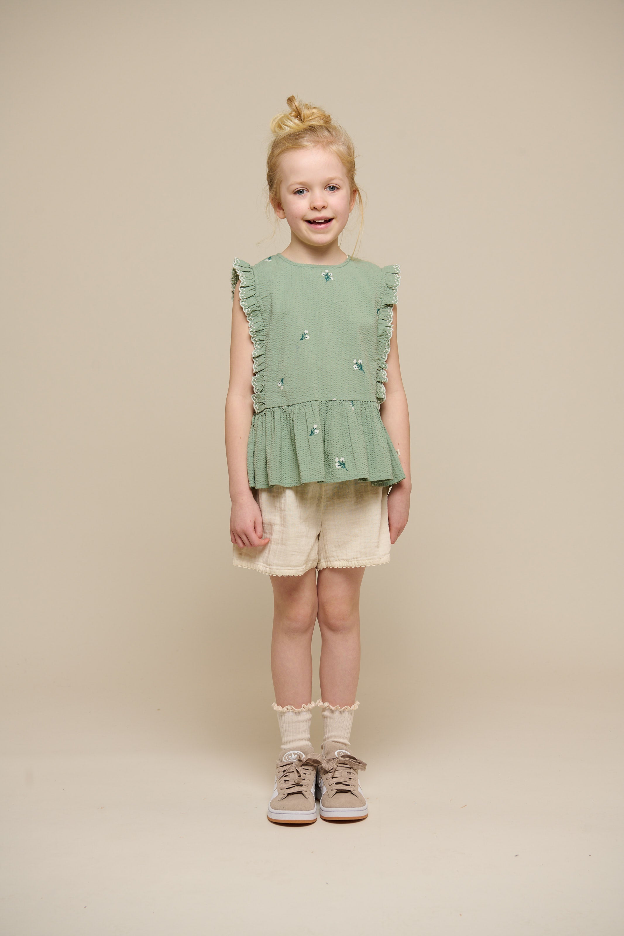 Broderet seersucker top - Tween - Dusty Green | 100981 Nora
