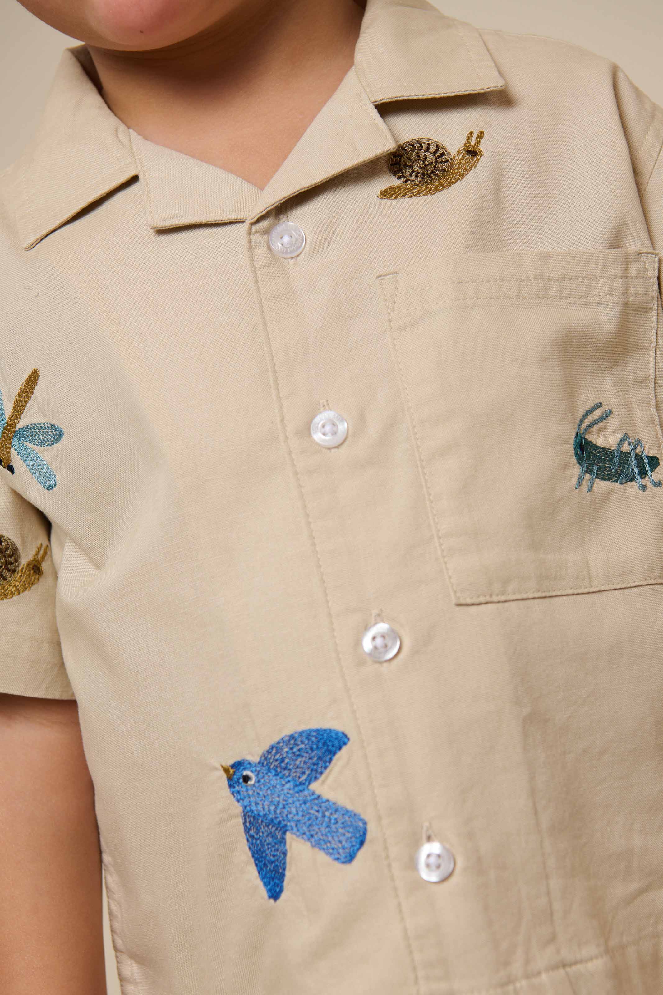Broderet kortærmet bomuldsskjorte - Kids - Light Beige | 101061 Erik