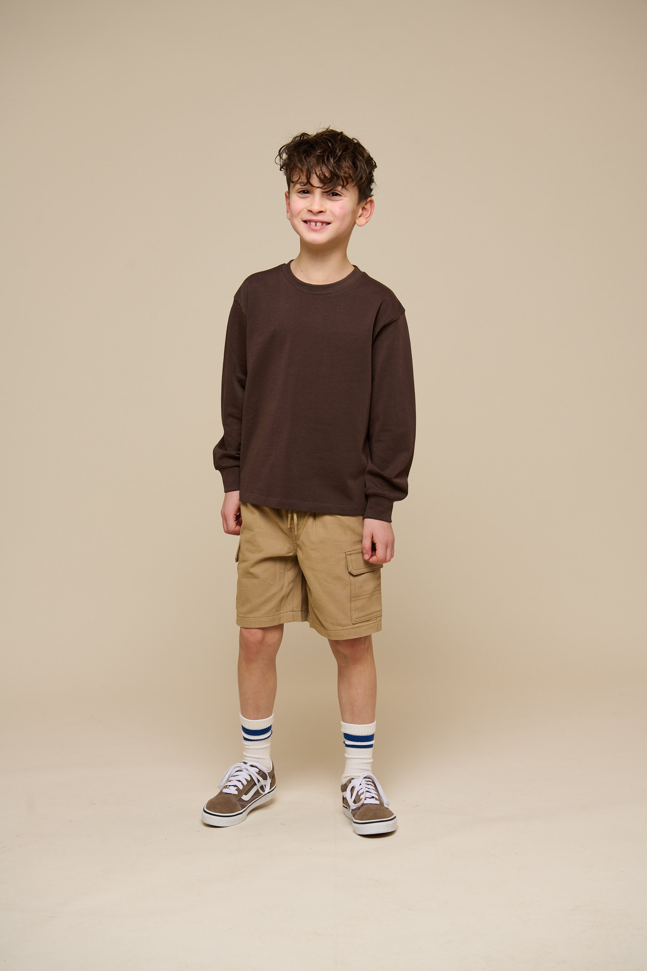 Oversize langærmet T-shirt - Tween - Chocolate | 100852 August