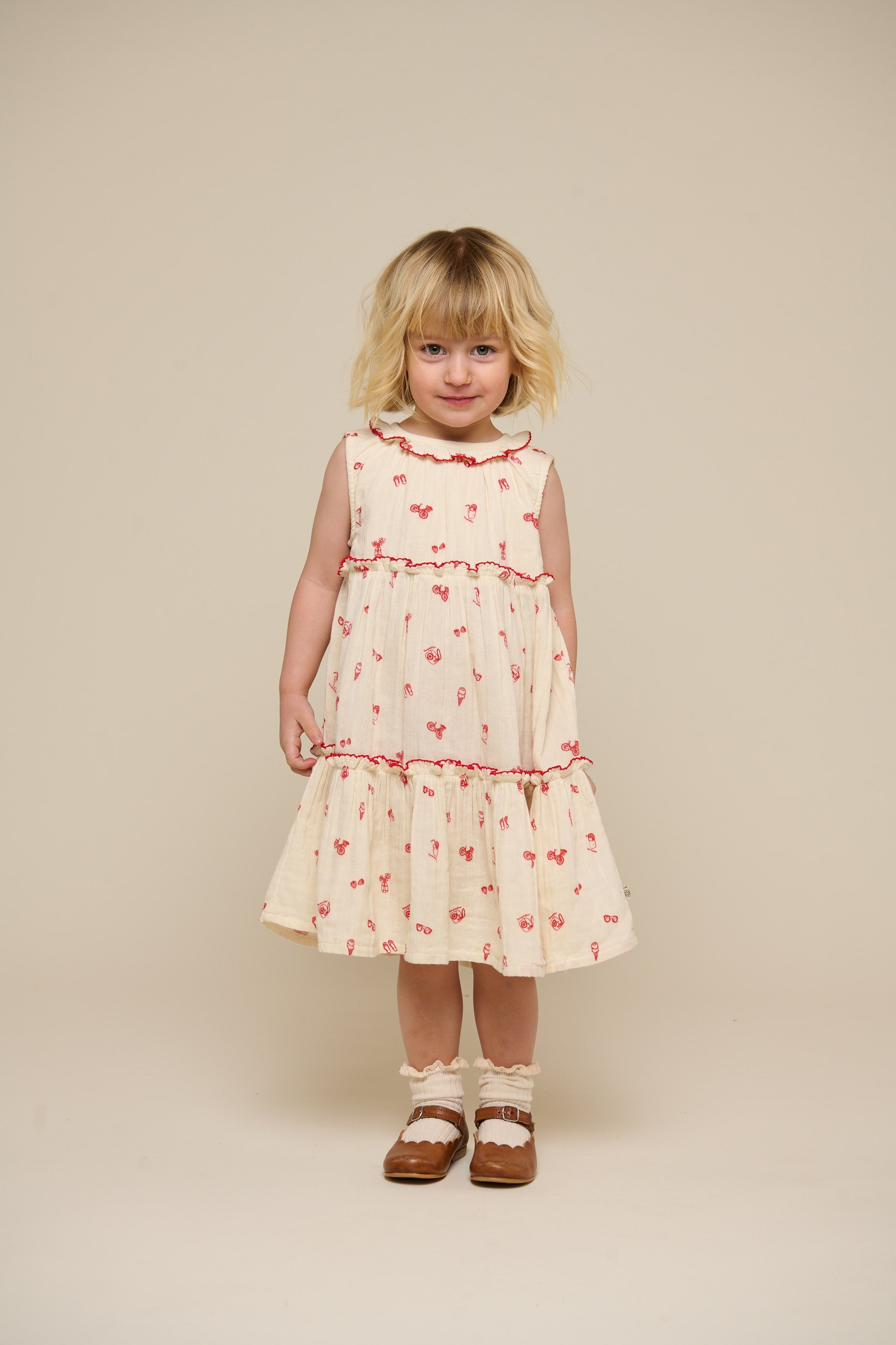 Kjole med krave i musselin med print - Kids - Offwhite/Cherry Red | 100975 Fiona