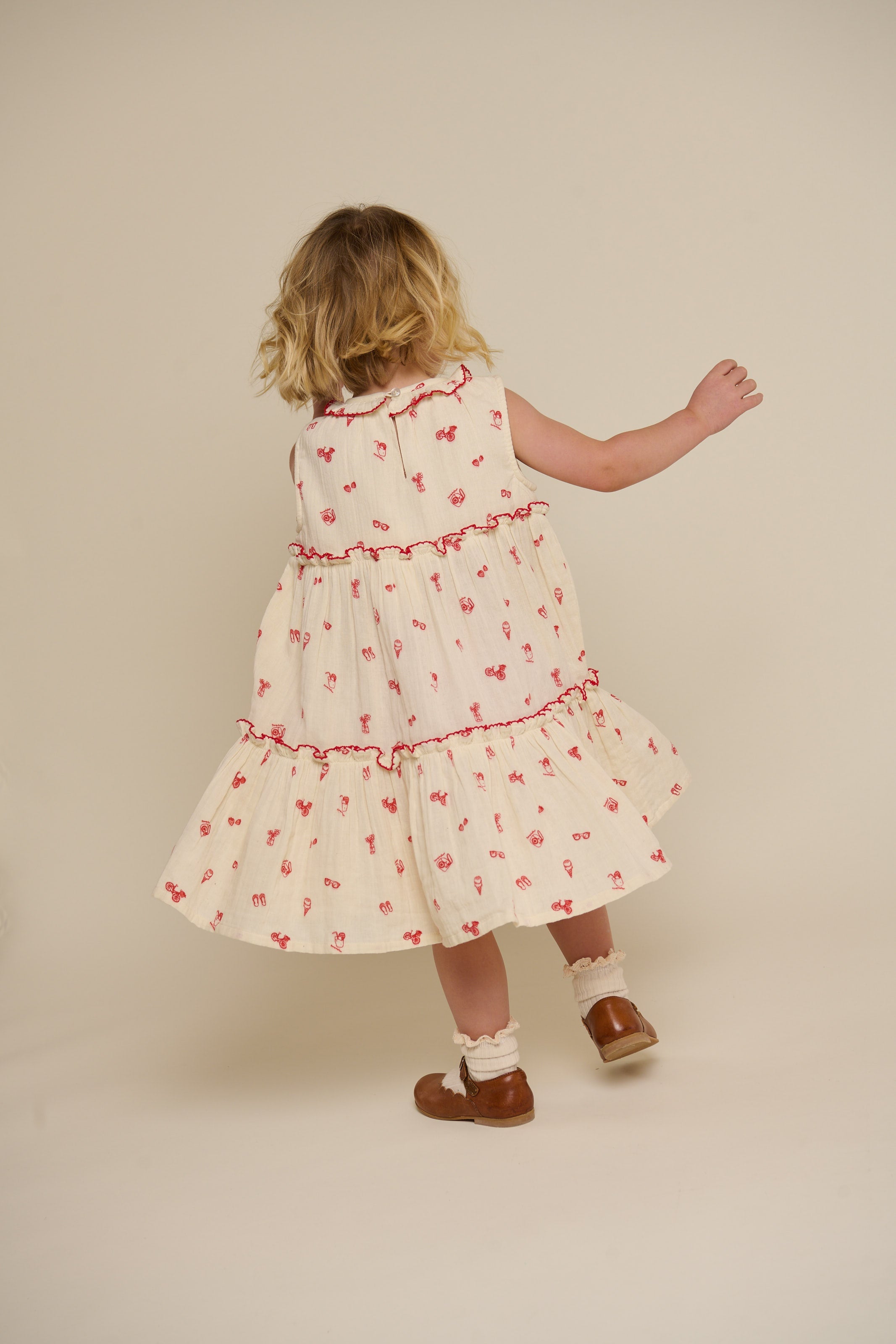 Kjole med krave i musselin med print - Kids - Offwhite/Cherry Red | 100975 Fiona