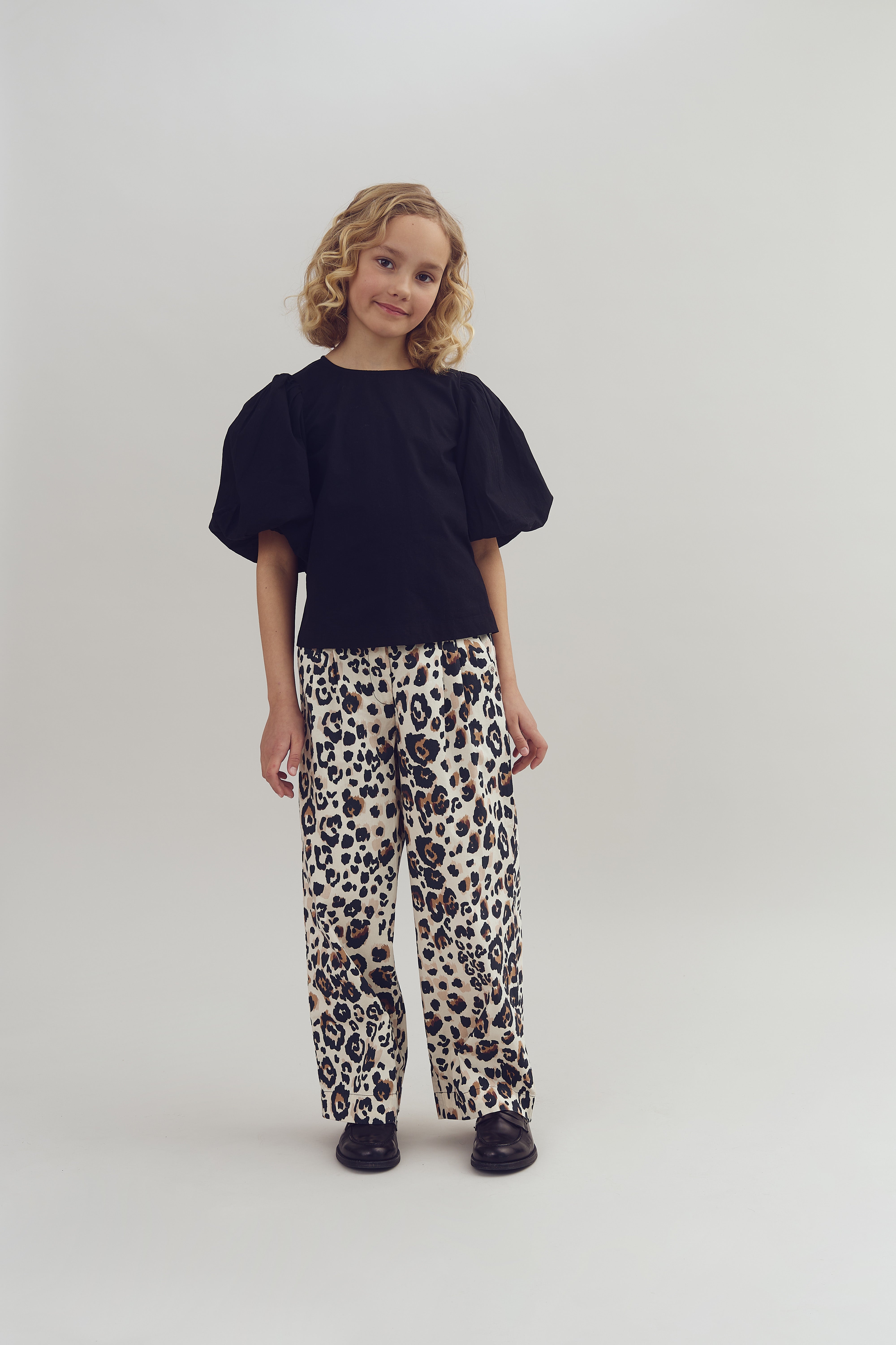 Bluse i poplin med ballonærmer - Tween - Sort | 100420 Laura