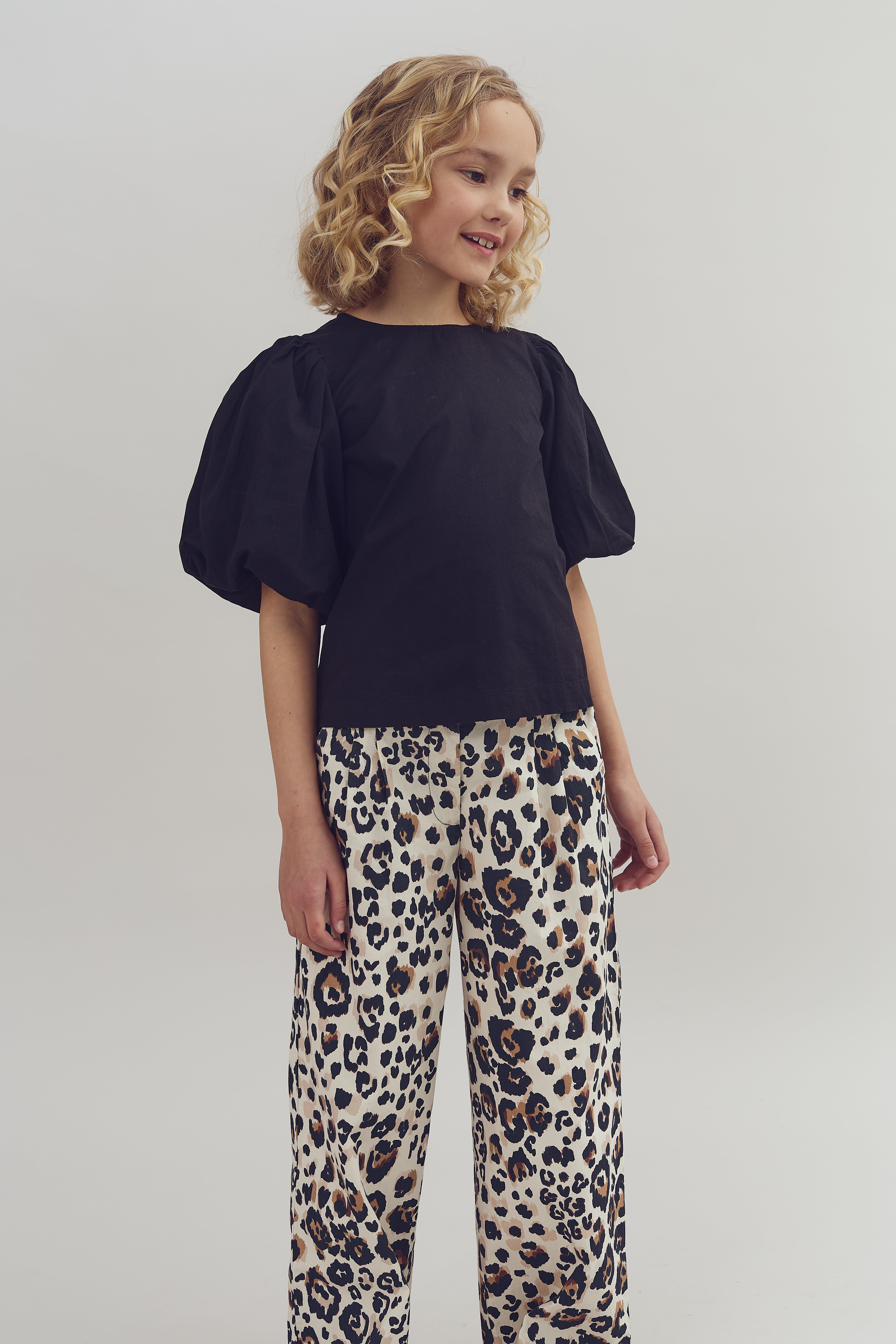 Bluse i poplin med ballonærmer - Tween - Sort | 100420 Laura