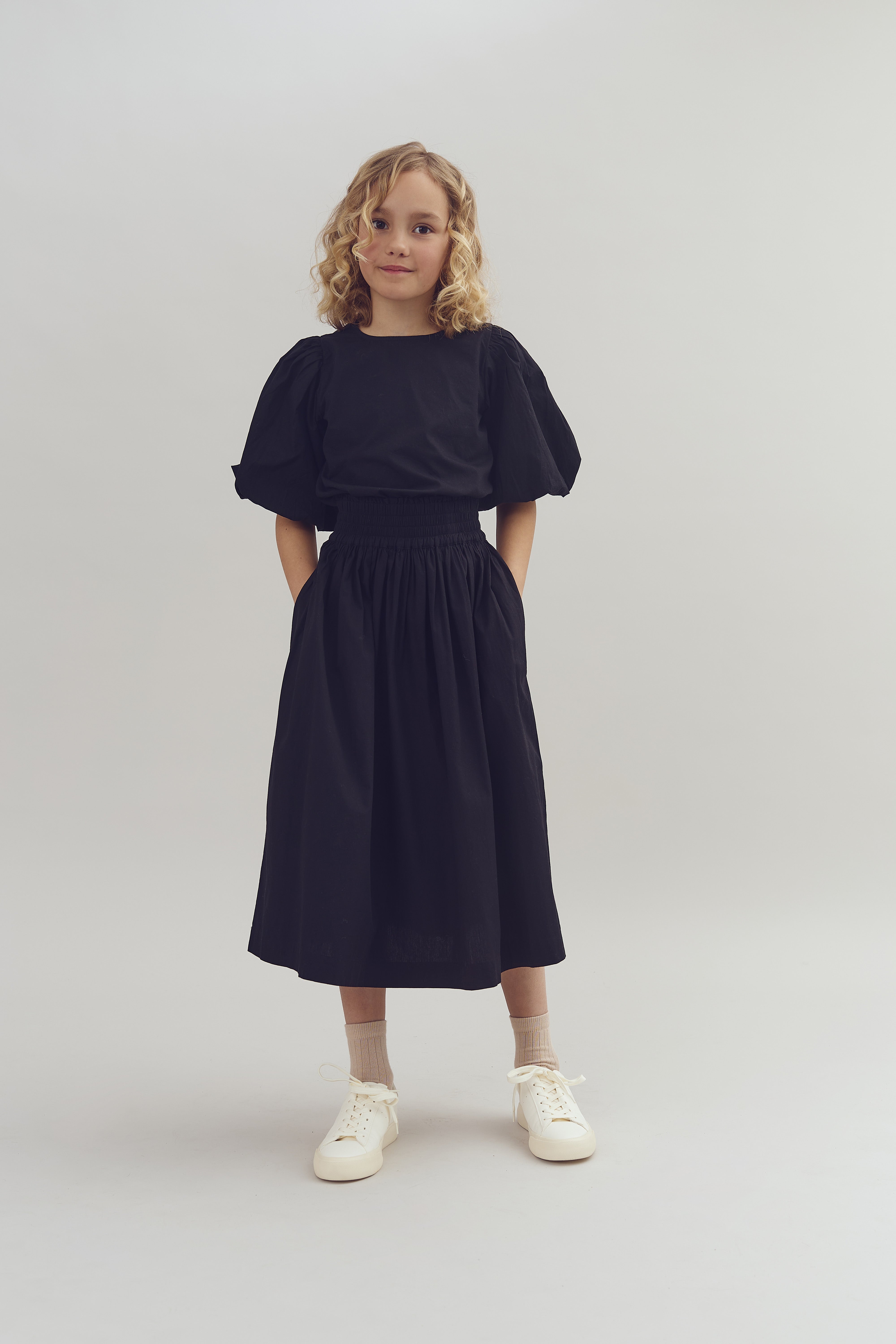 Bluse i poplin med ballonærmer - Tween - Sort | 100420 Laura