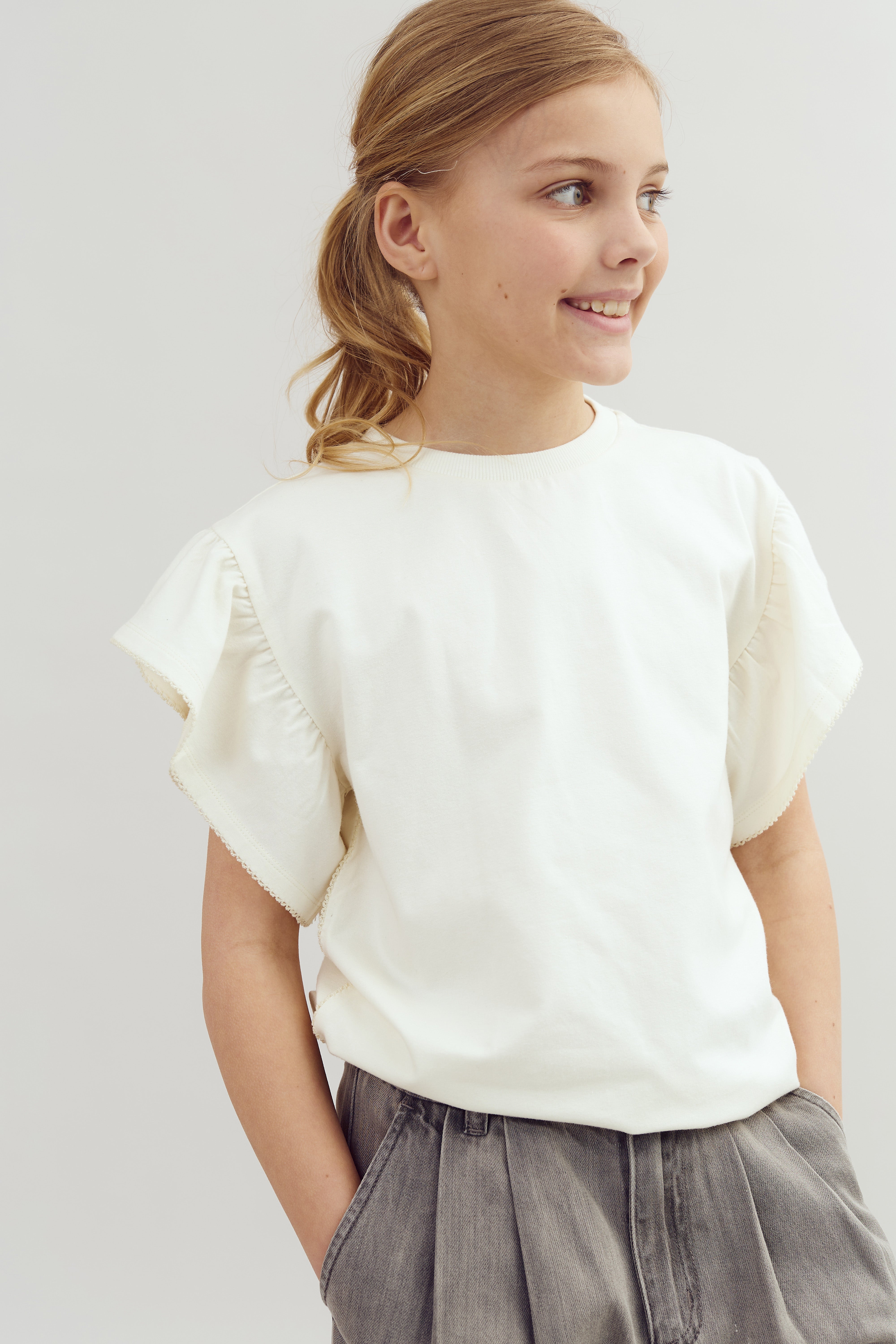 T-Shirt med Flæseærme og Picotkant - Tween - Off White | 100383 Vilde