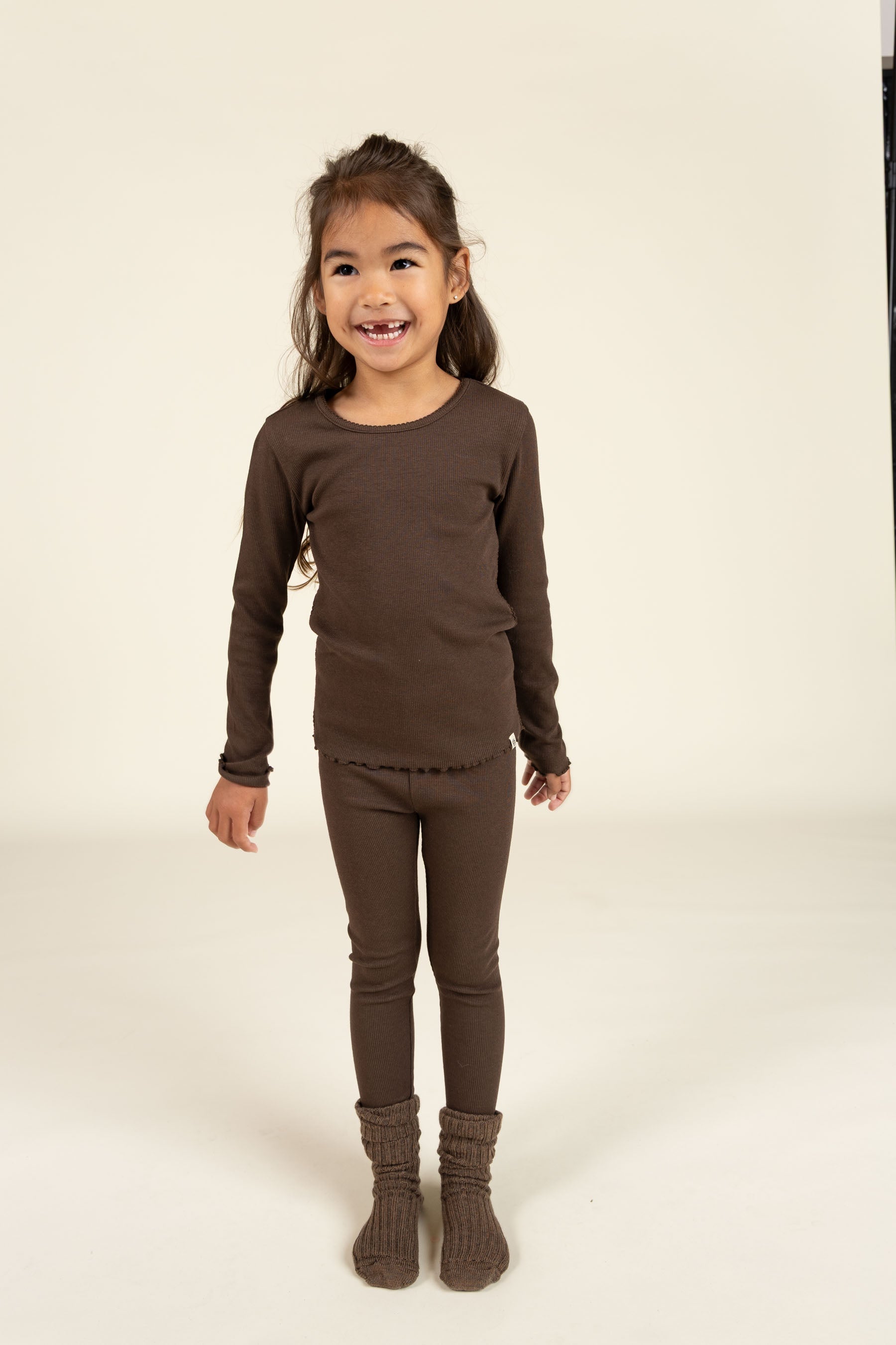 Langærmet Rib T-shirt i Modal med picot-kant - Kids - Chocolate | 100576 Mia