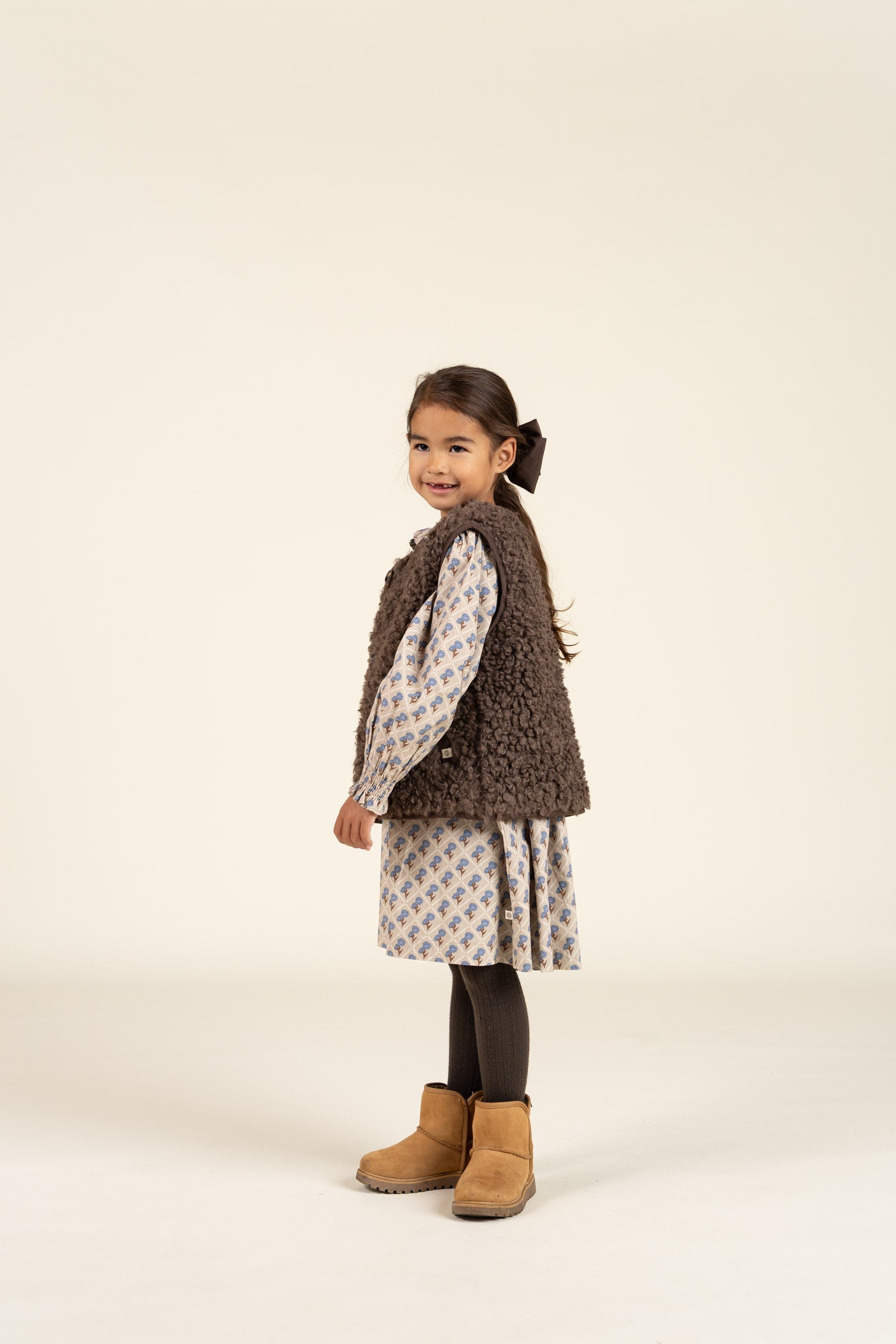 Kjole i bomulds-poplin med Print - Kids - Caffe Latte w. Blue | 100803 Amine