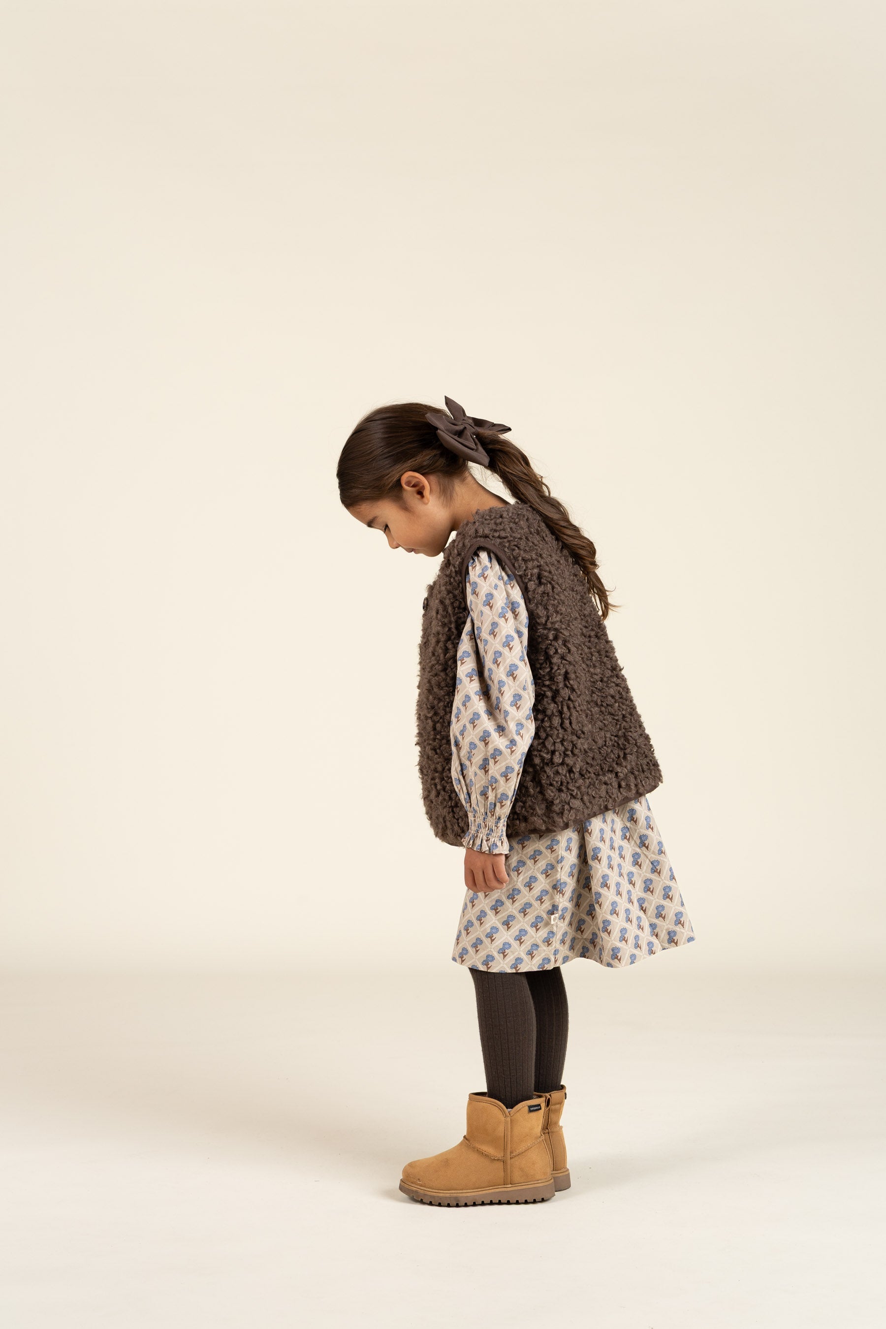 Kjole i bomulds-poplin med Print - Kids - Caffe Latte w. Blue | 100803 Amine