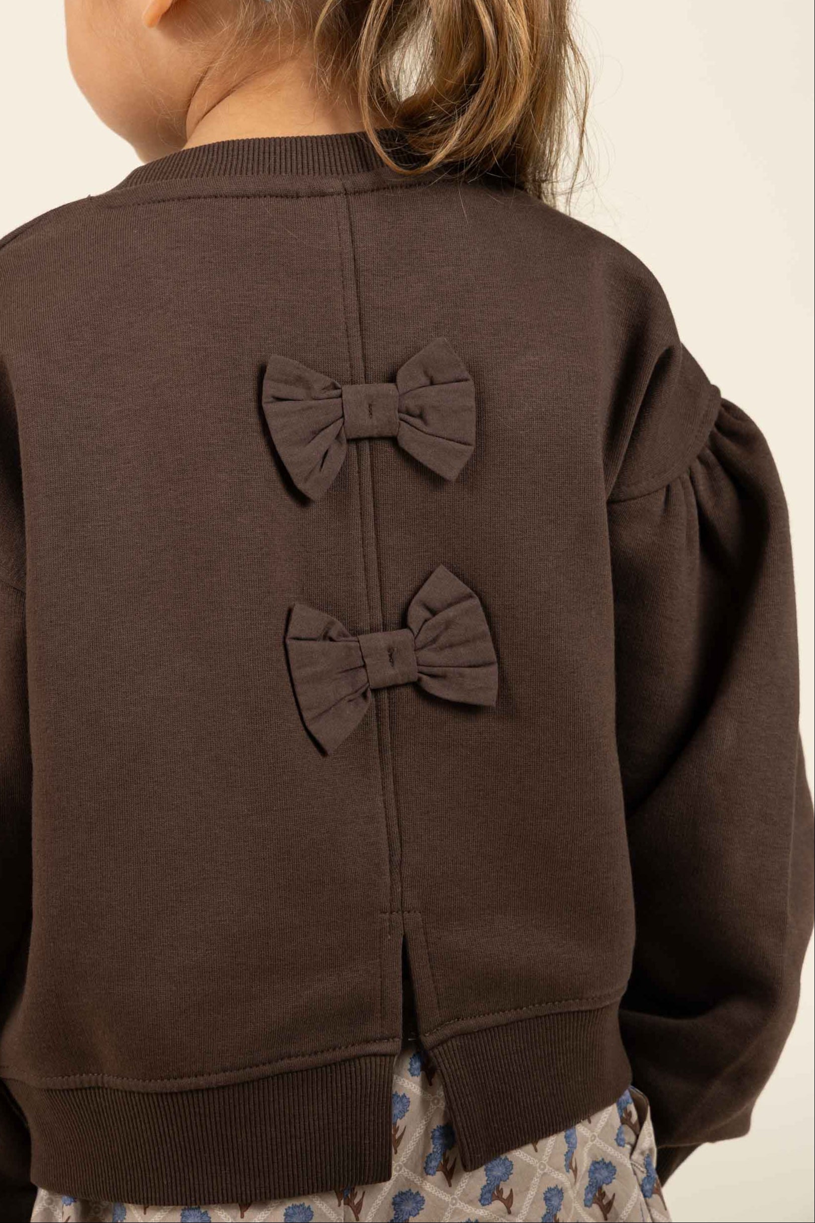 Sweatshirt med sløjfedetaljer - Kids - Chocolate | 100814 Ruth