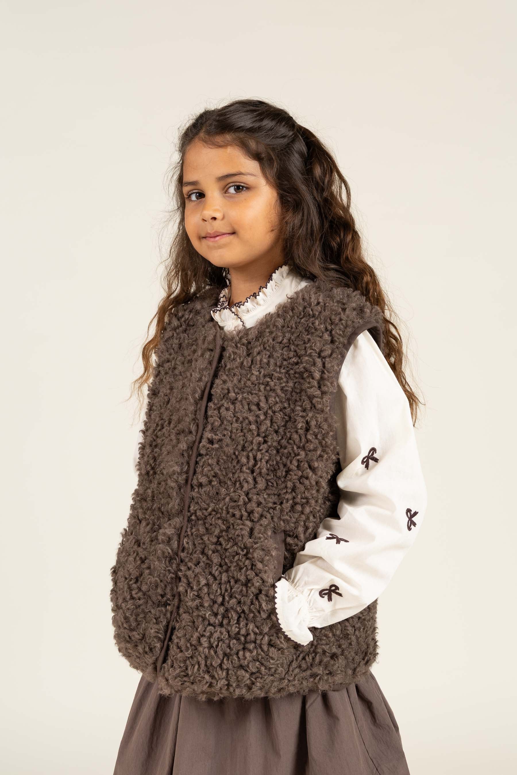 Vest i imiteret pels - Tween - Chocolate | 100553 Ellie