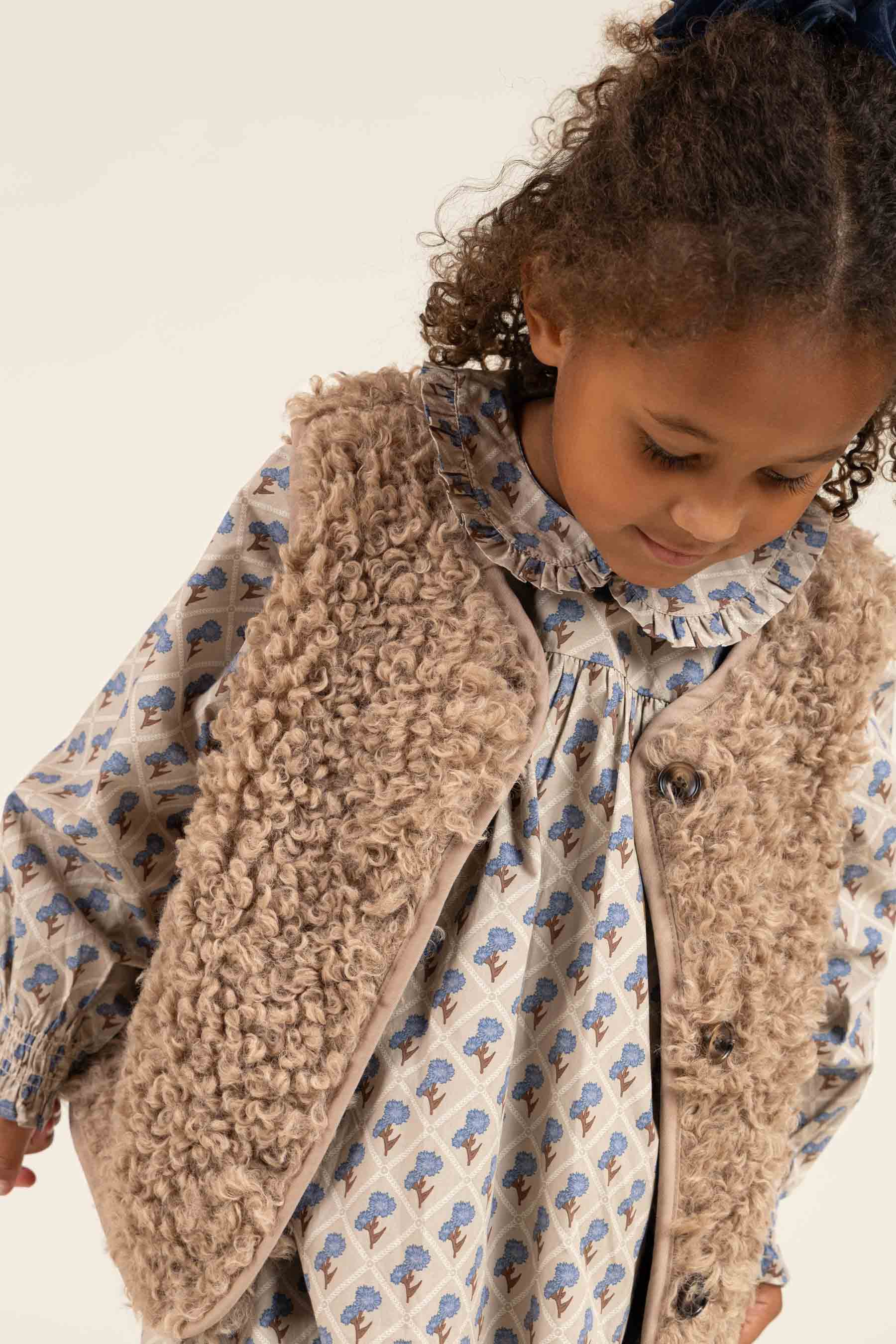 Vest i imiteret pels - Kids - Caffe Latte | 100550 Ellie