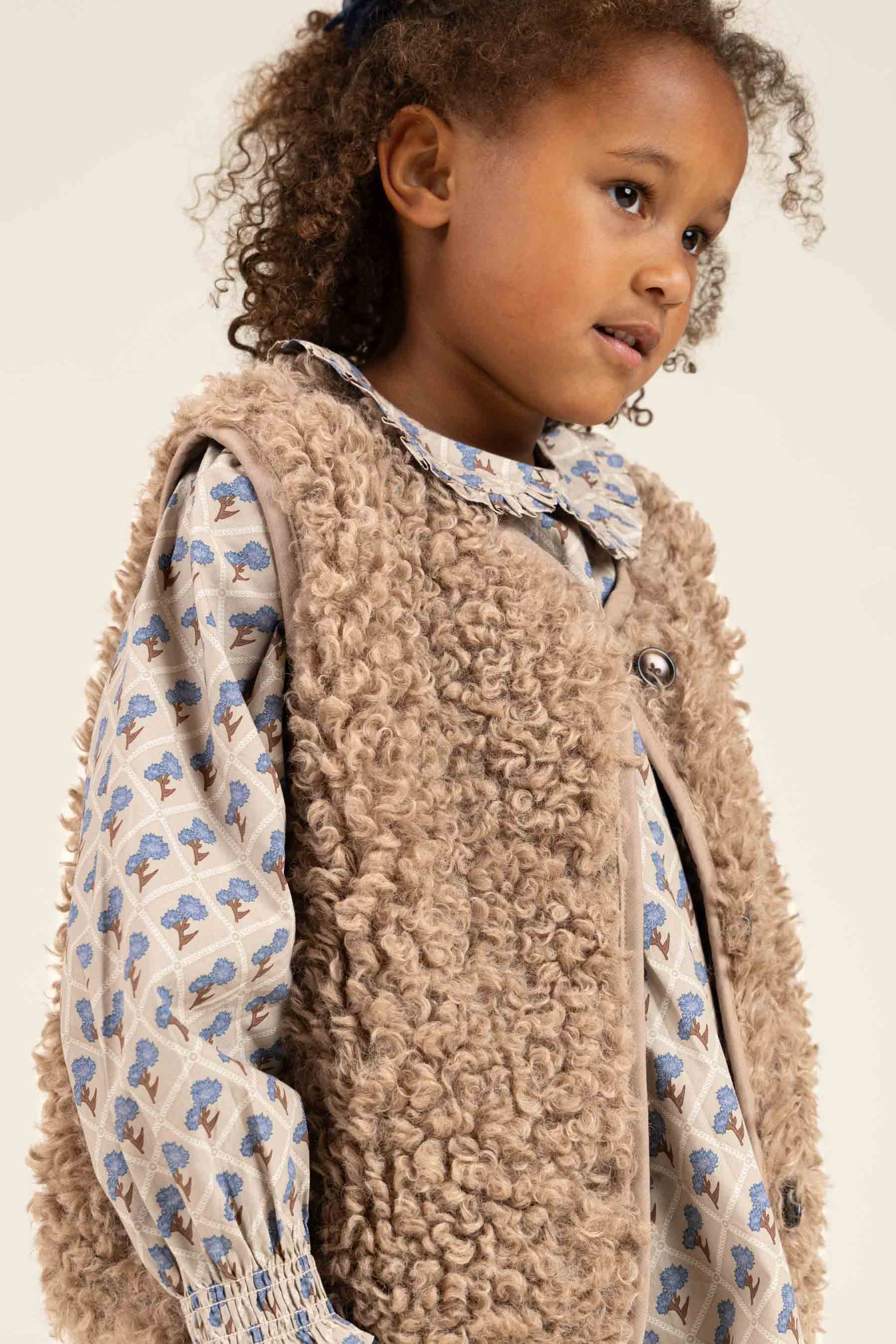 Vest i imiteret pels - Kids - Caffe Latte | 100550 Ellie