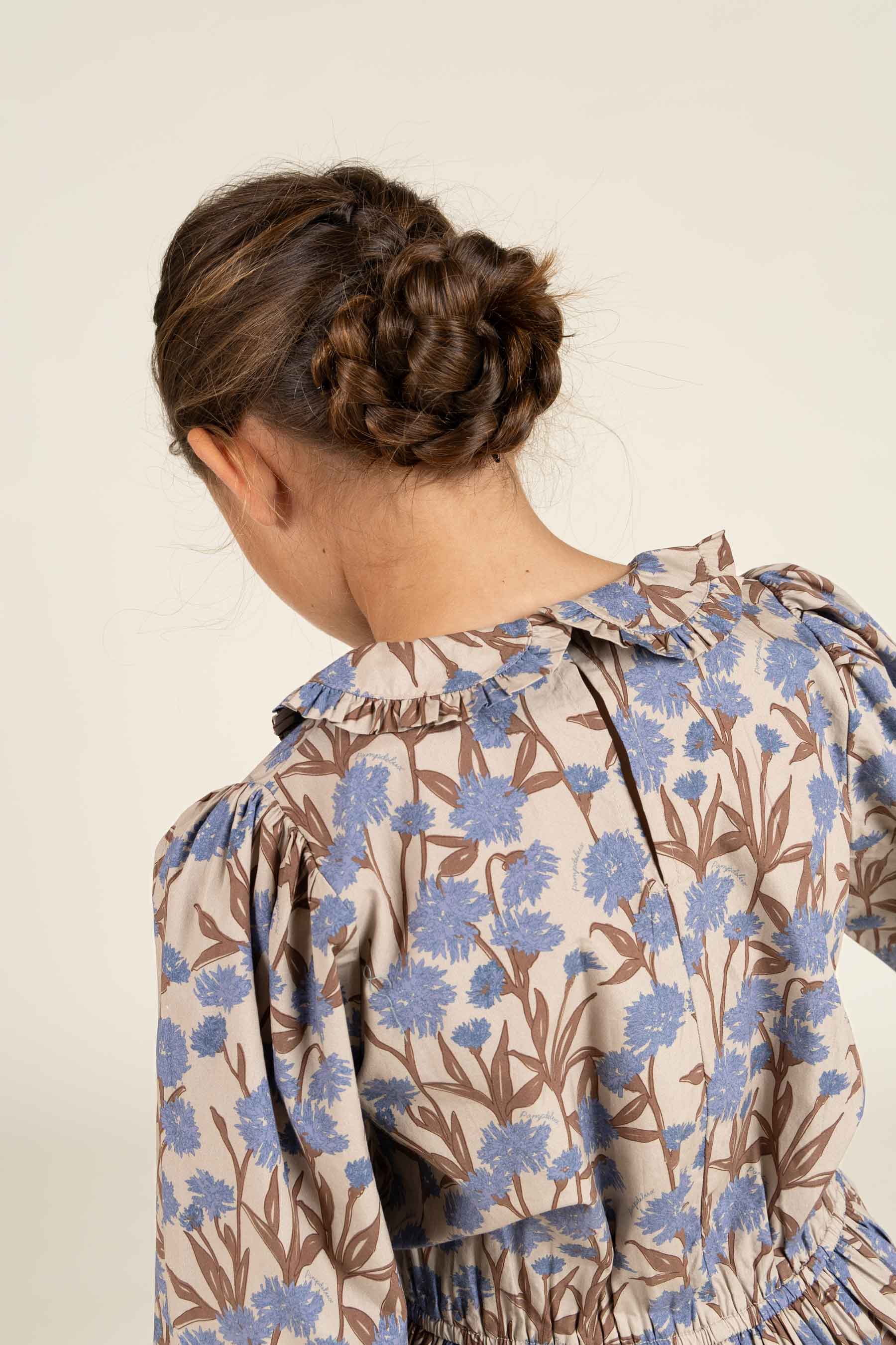 Kjole i bomulds-poplin med Print og elastik i taljen - Tween - Blue / Brown | 100719 Amy