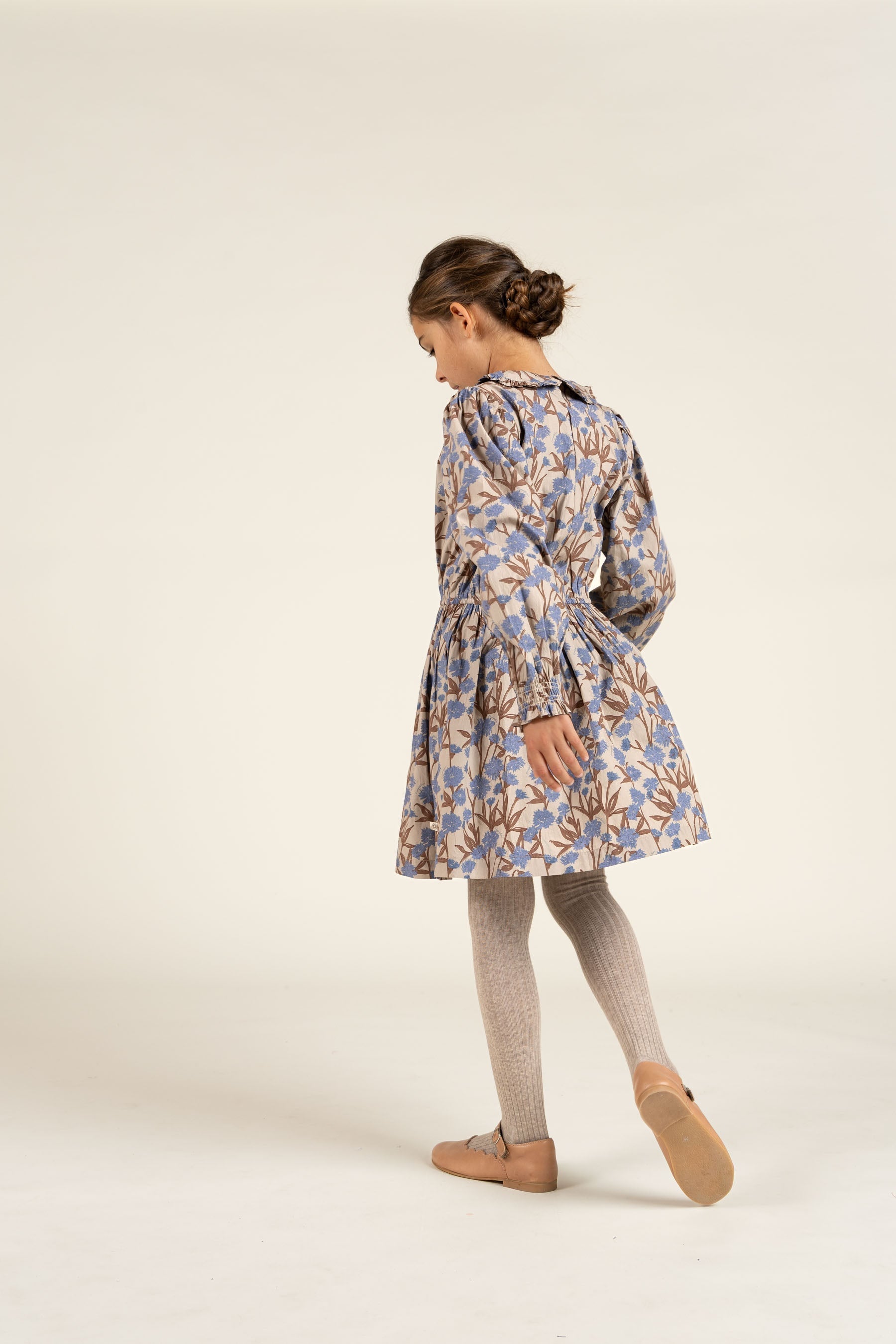 Kjole i bomulds-poplin med Print og elastik i taljen - Tween - Blue / Brown | 100719 Amy