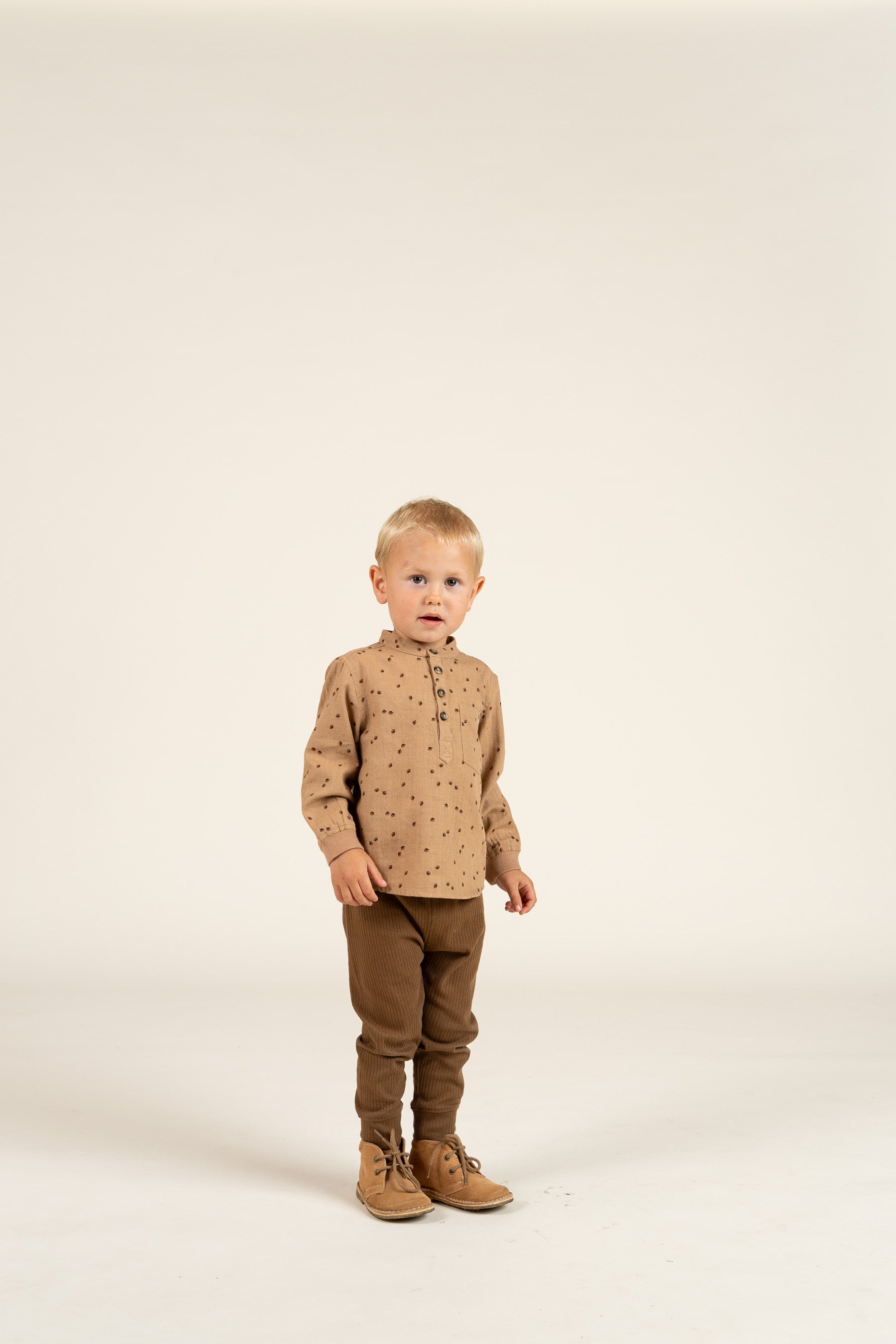 Skjorte i sildebensvævet Bomuld m. Print - Kids - Light Brown | 100760 Edward