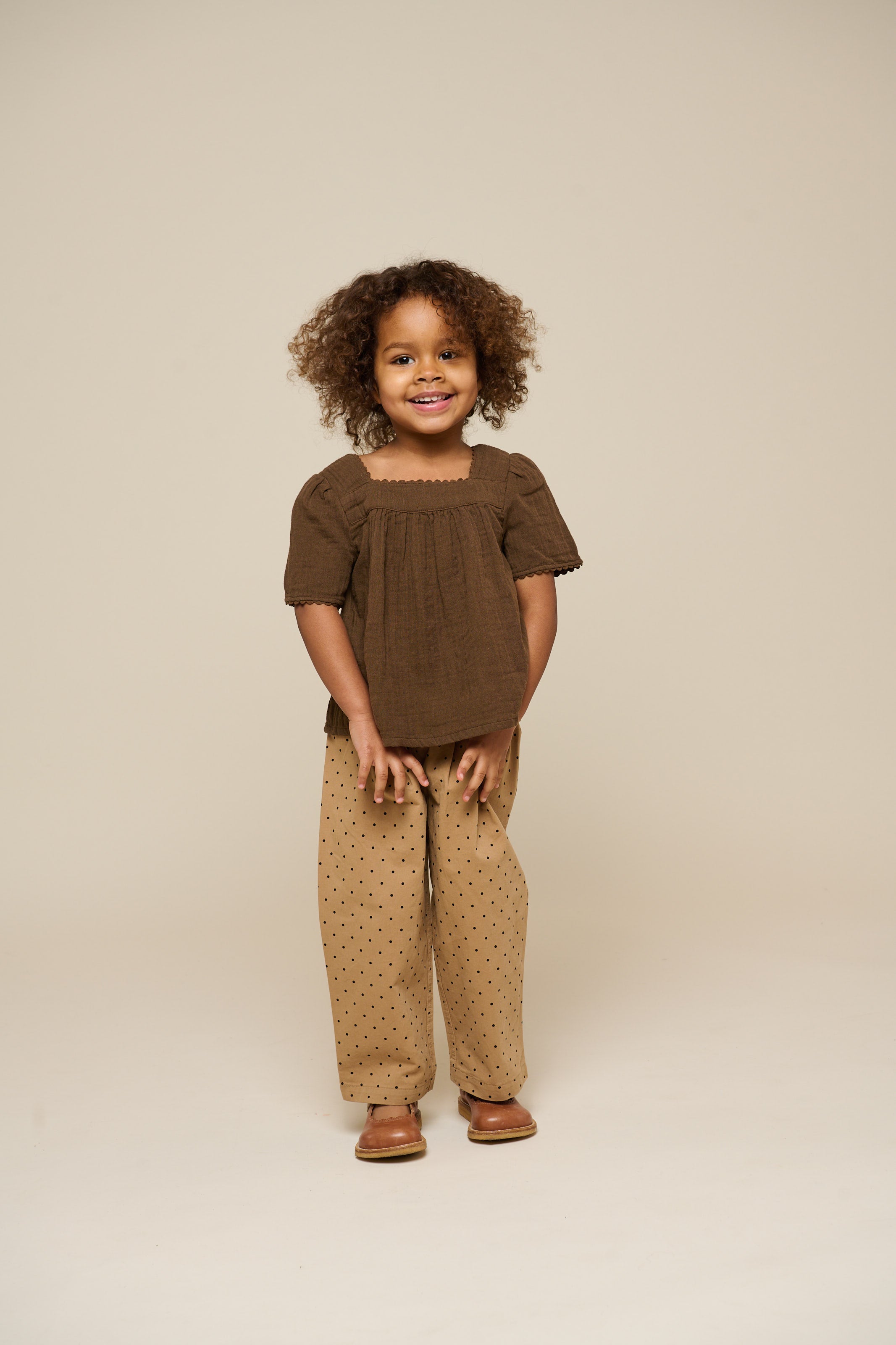Bluse i musselin med korte ærmer - Kids - Dark Brown | 100916 Jasmine
