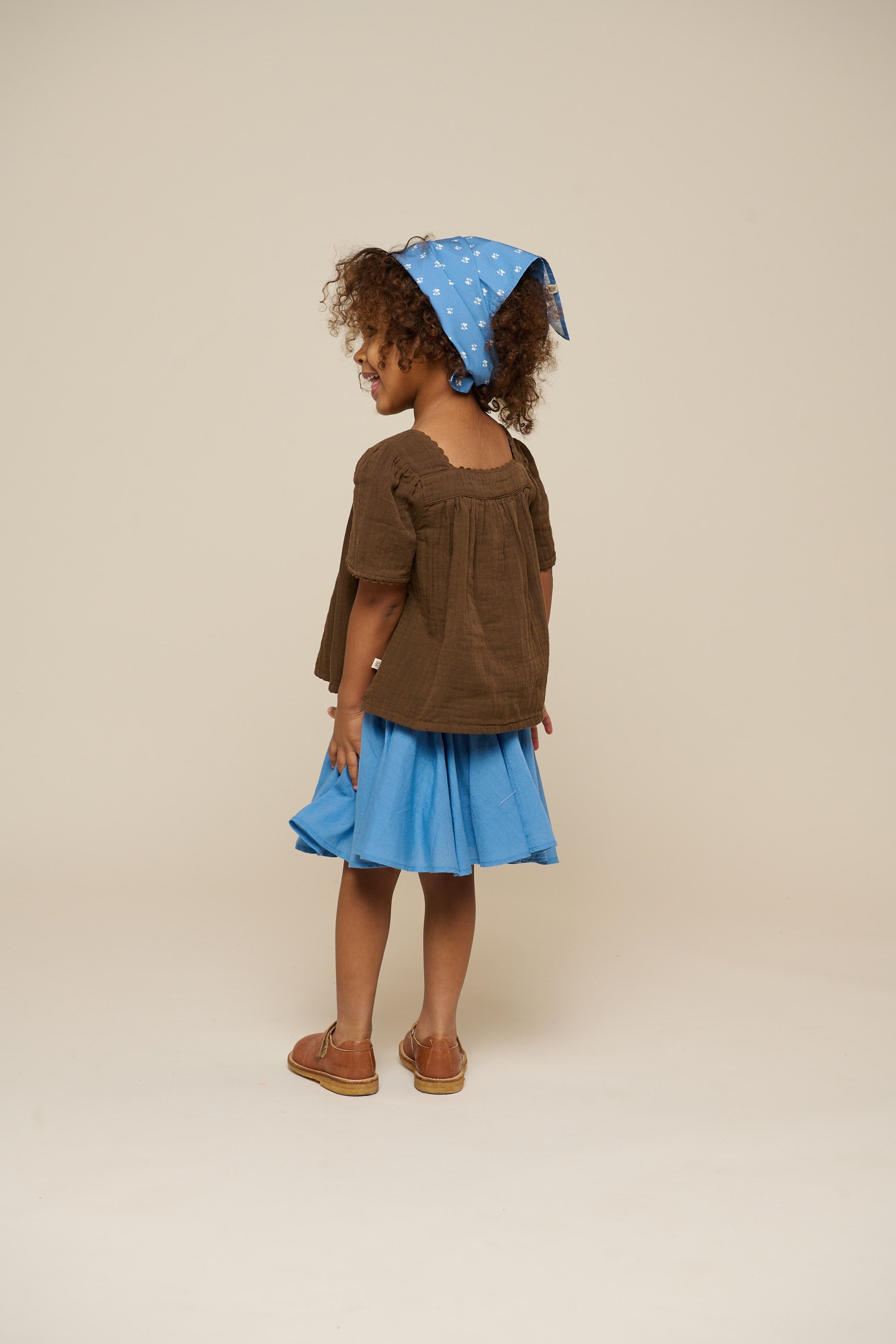 Bluse i musselin med korte ærmer - Kids - Dark Brown | 100916 Jasmine