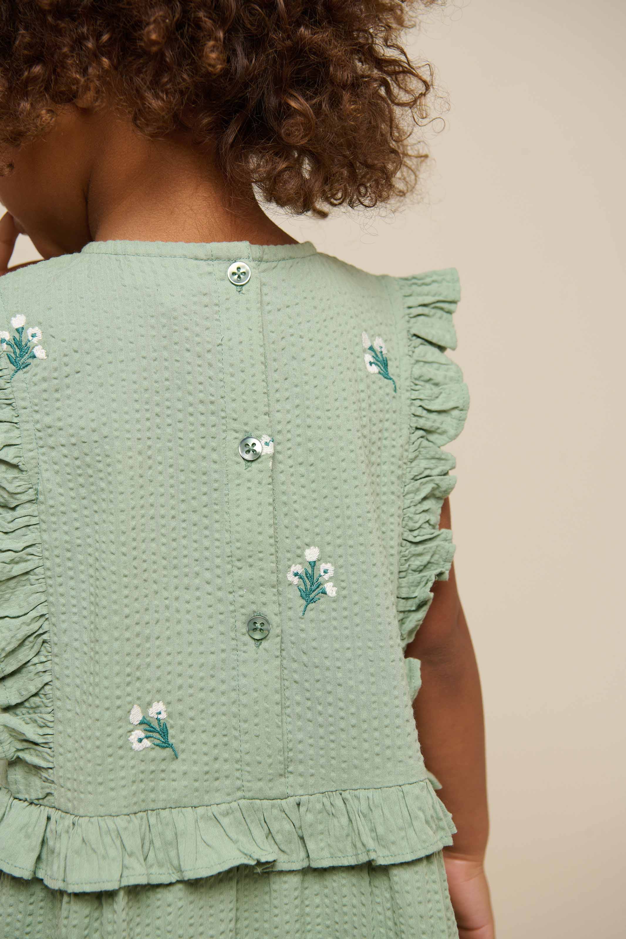 Broderet seersucker kjole - Kids - Dusty Green | 100976 Nora