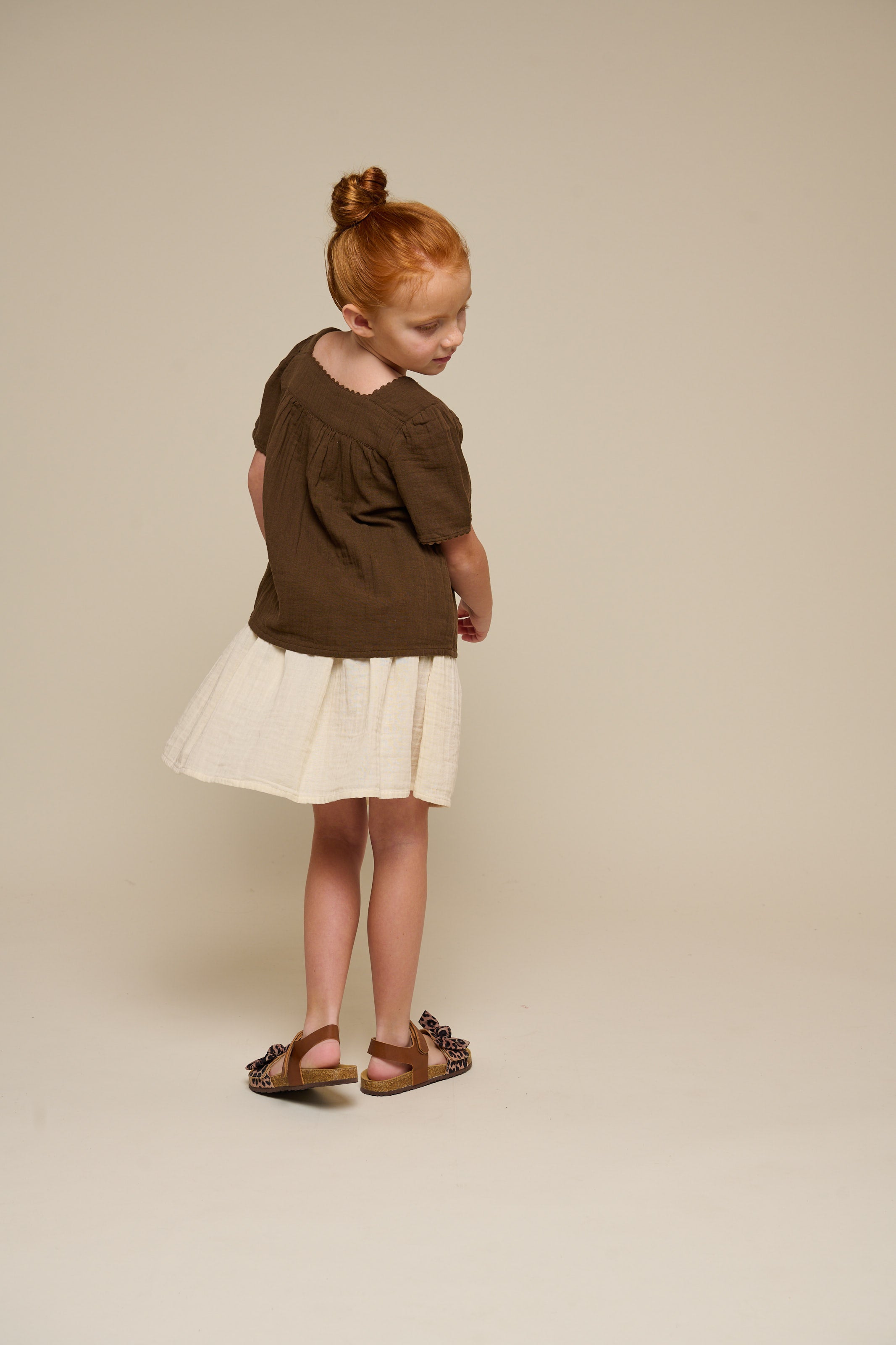 Bluse i musselin med korte ærmer - Tween - Dark Brown | 100917 Jasmine