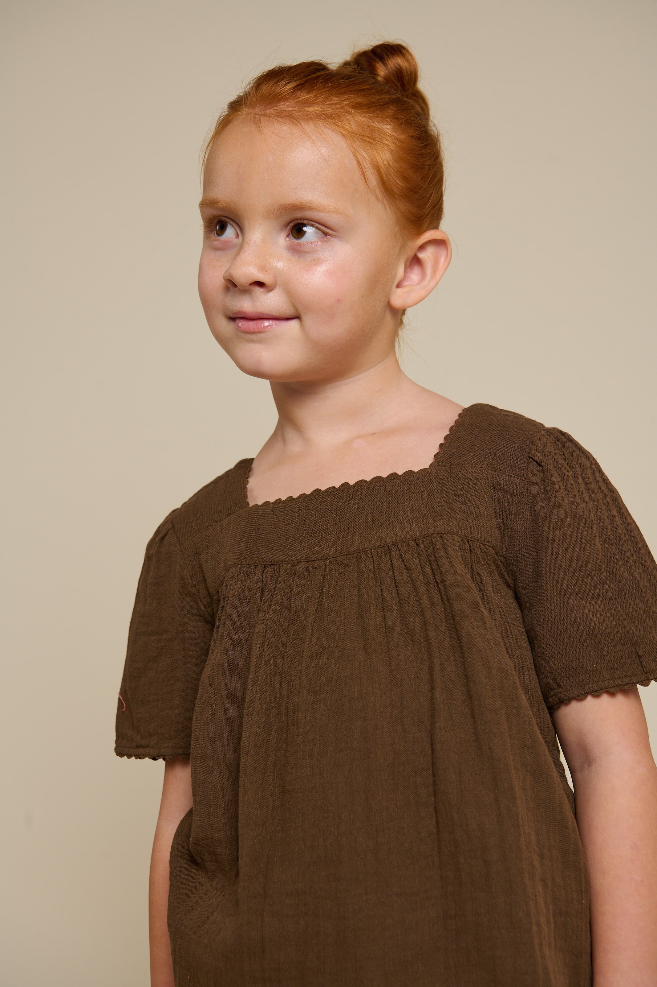 Bluse i musselin med korte ærmer - Tween - Dark Brown | 100917 Jasmine