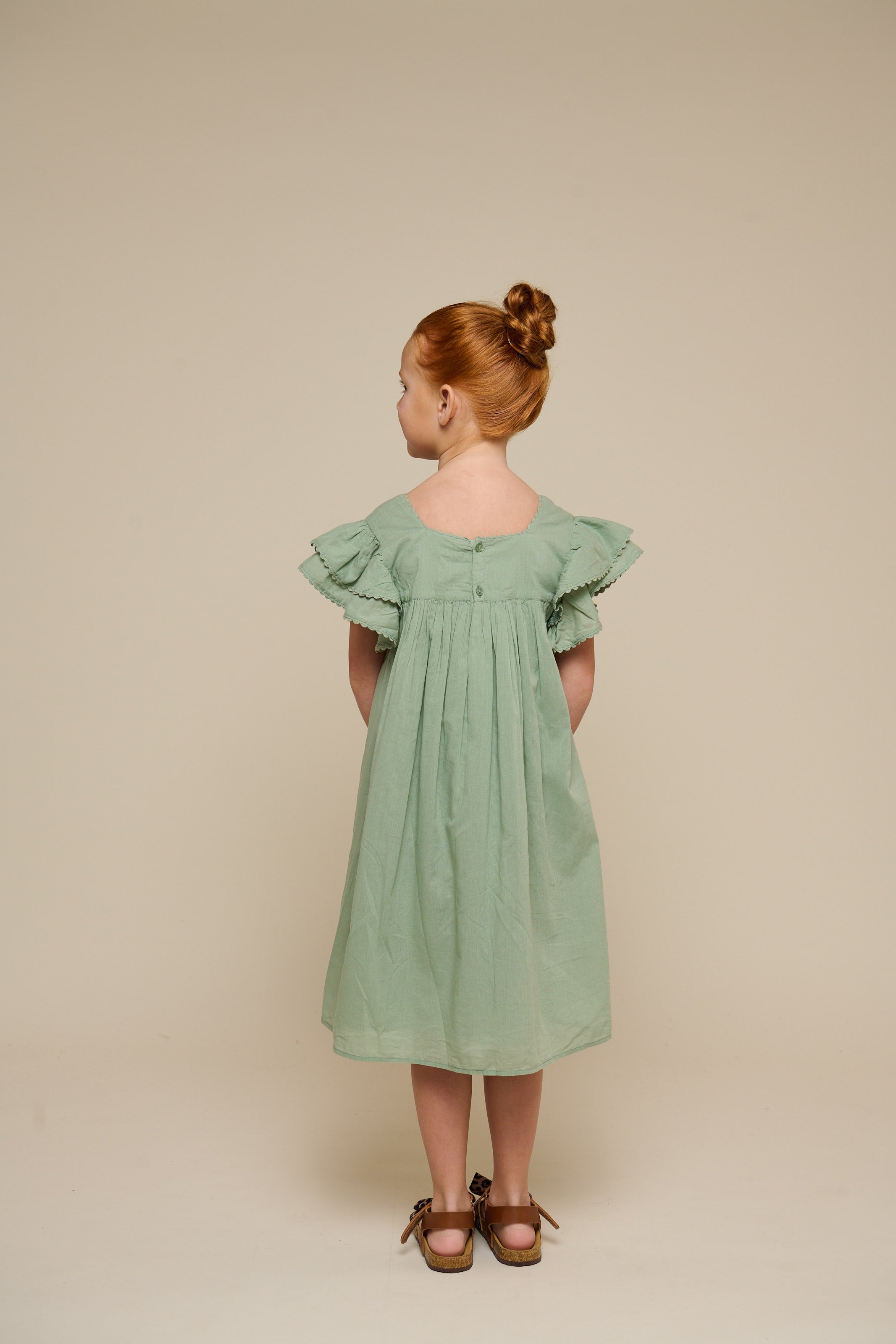 Bomuldskjole med bølgebånd og flæse - Tween - Dusty Green | 101066 Alma