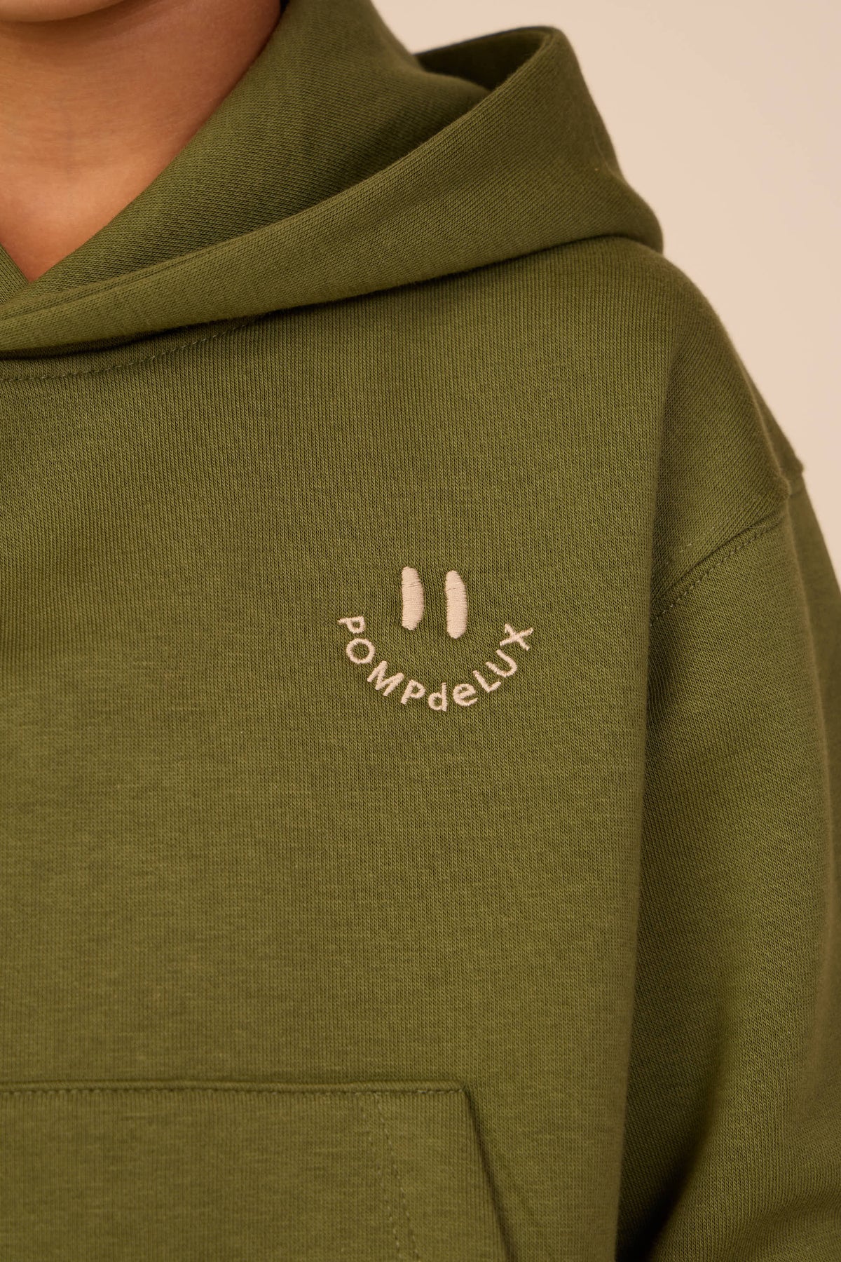 Hoodie med smiley broderi Tween - Moss Green | 101582 Andrew