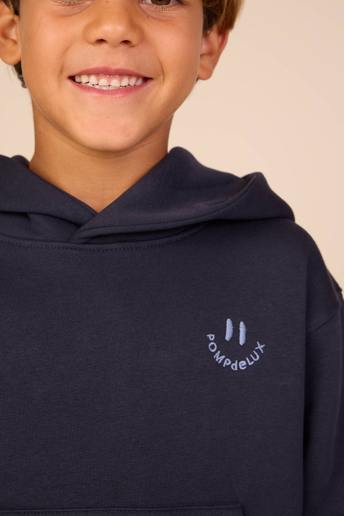Hoodie med smiley broderi Tween - Navy | 101580 Andrew