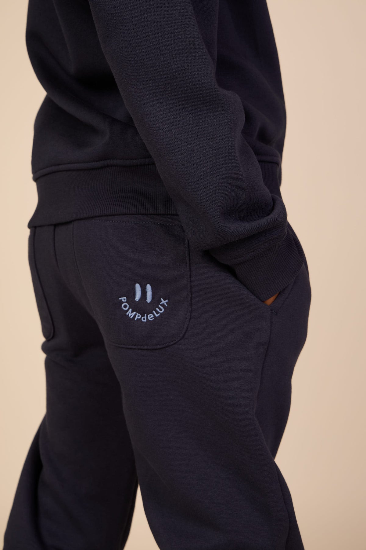 Joggingbukser med smiley broderi Tween - Navy | 101586 Andrew