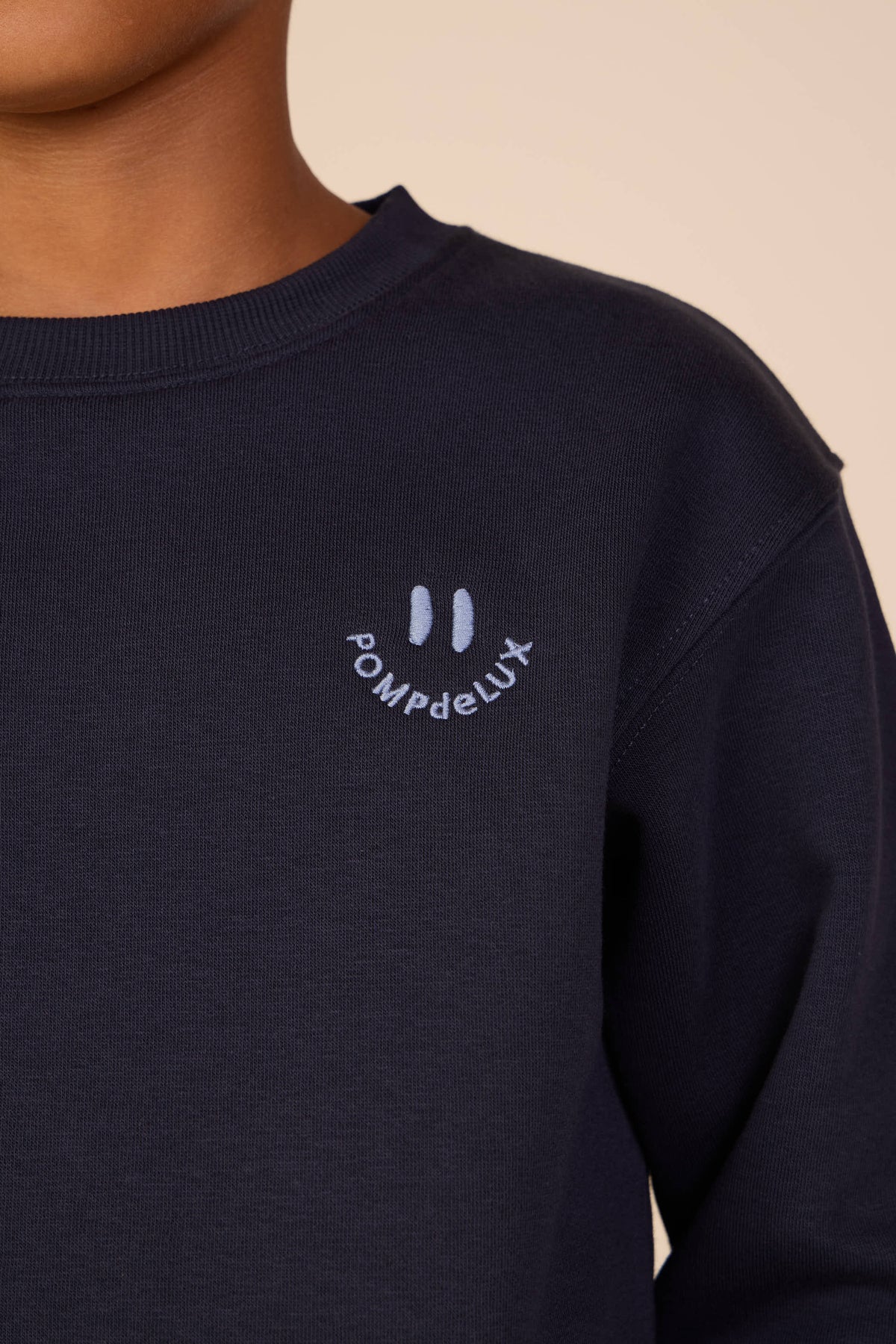 Rundhalset sweatshirt med smiley broderi Kids - Navy | 101573 Andrew