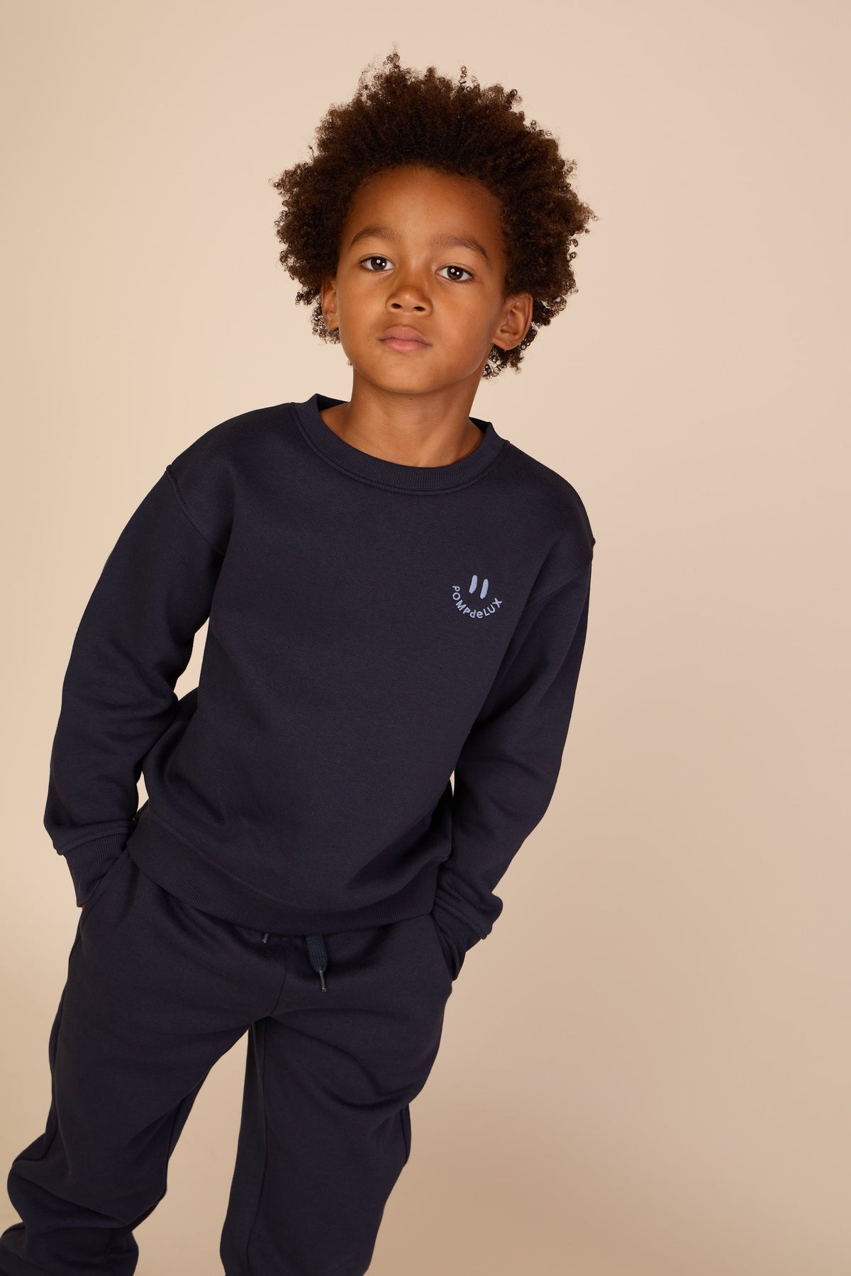 Rundhalset sweatshirt med smiley broderi Tween - Navy | 101574 Andrew