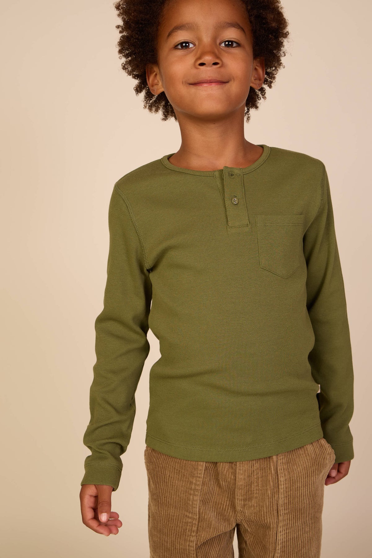 Ribbet langærmet T-shirt med stolpelukning Tween - Moss Green | 101594 Conrad