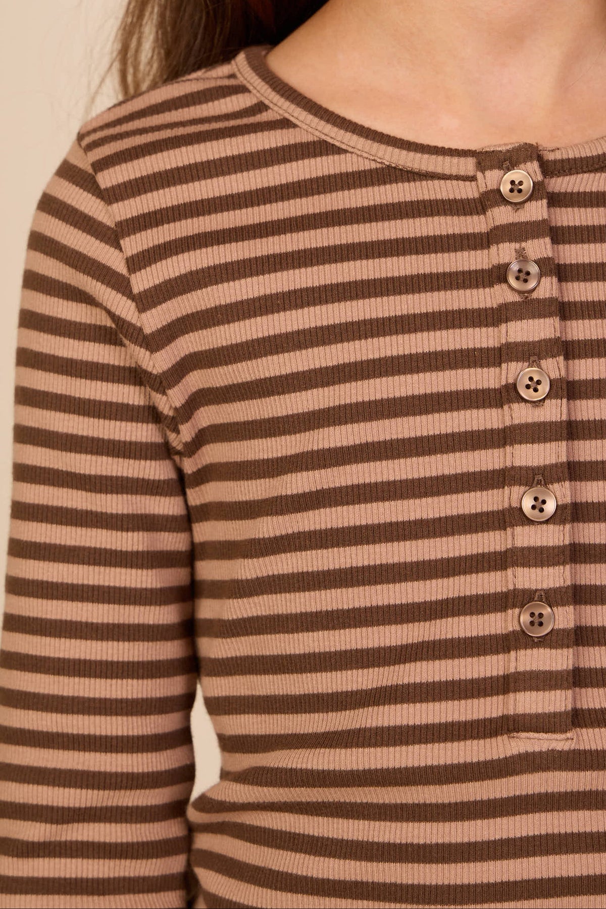 Stribet langærmet T-shirt i rib Kids - Brown/Light Brown | 101614 Gloria