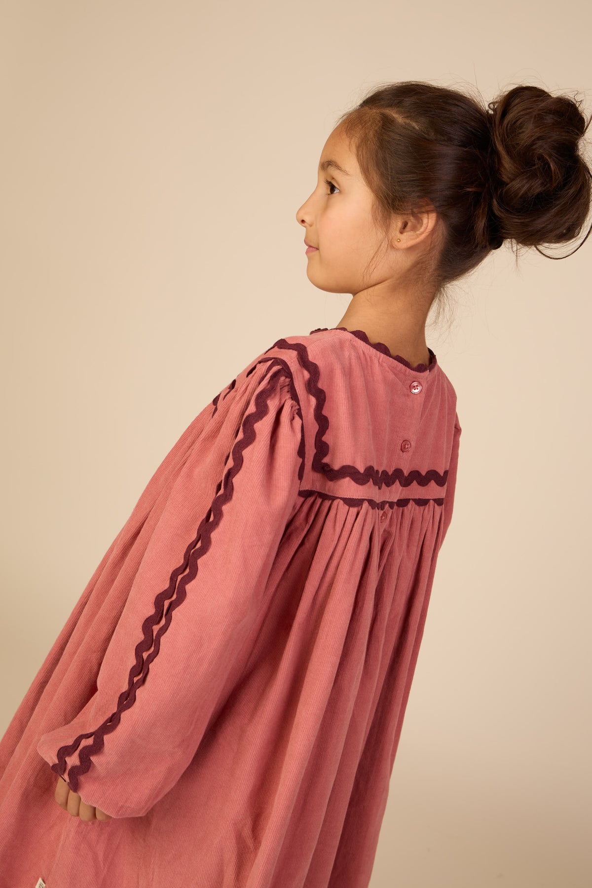 Fløjlskjole med zig-zag bånd Tween - Dusty Rose | 101476 Sille