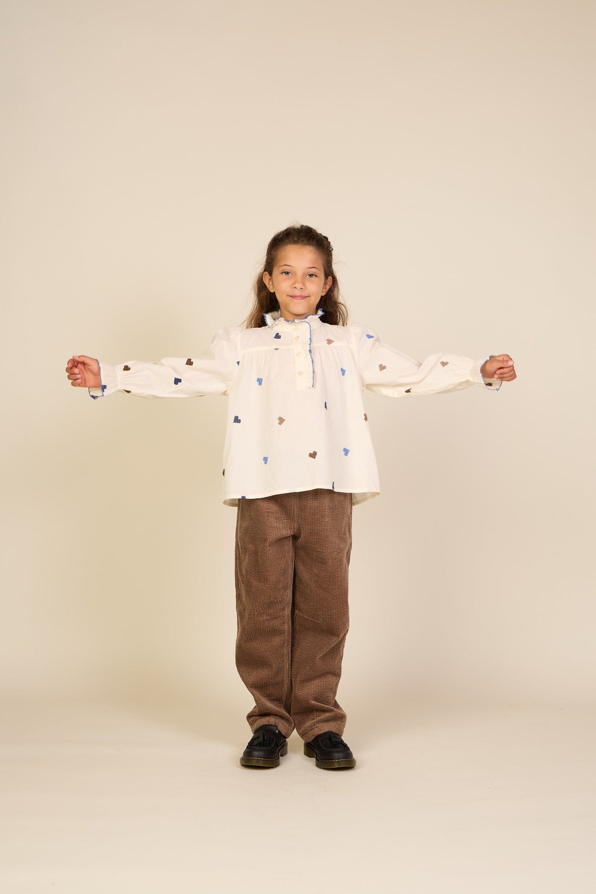 Bomuldsbluse med hjertebroderi Tween - Blue/Brown | 101456 Elina