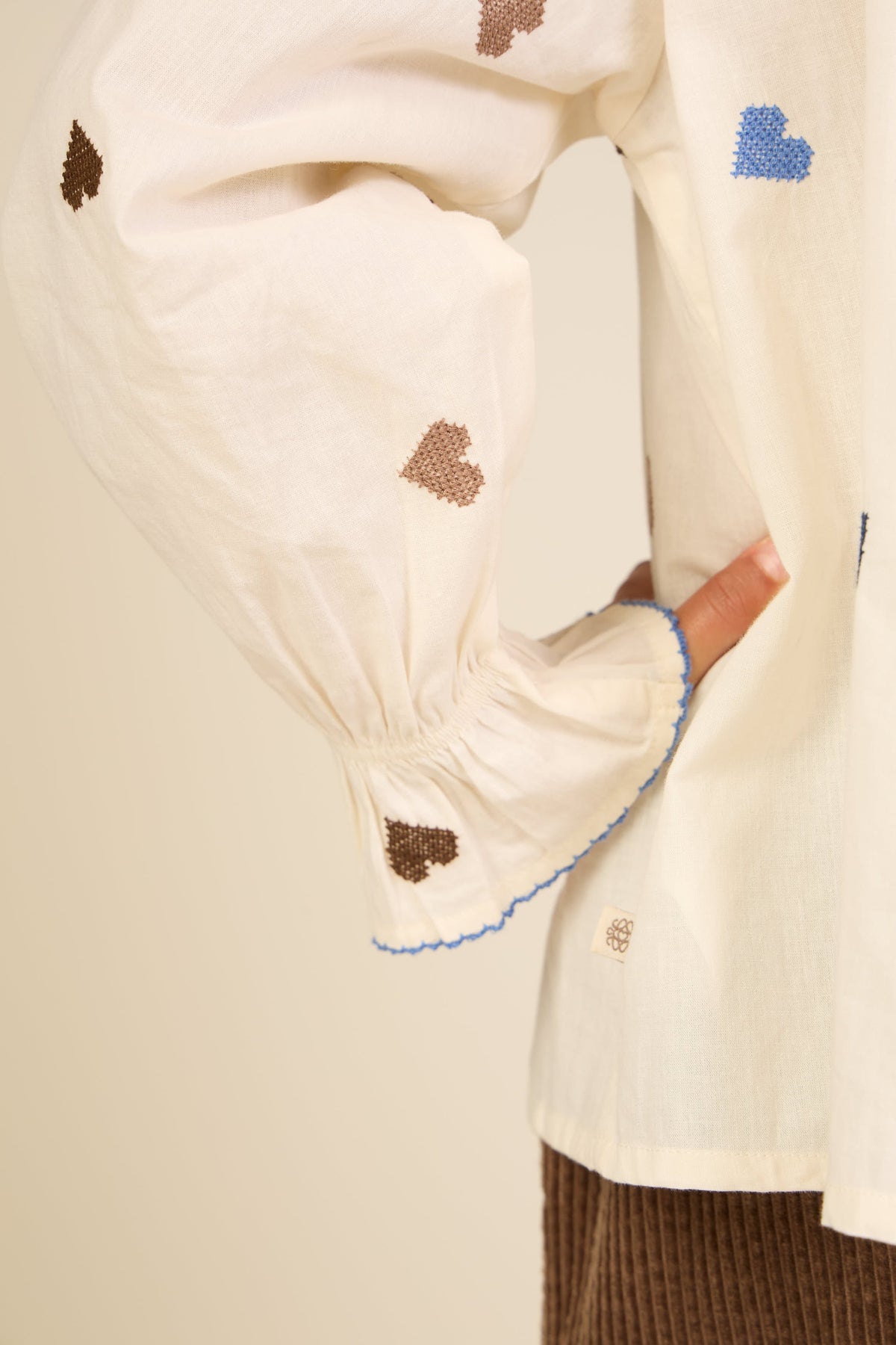 Bomuldsbluse med hjertebroderi Tween - Blue/Brown | 101456 Elina