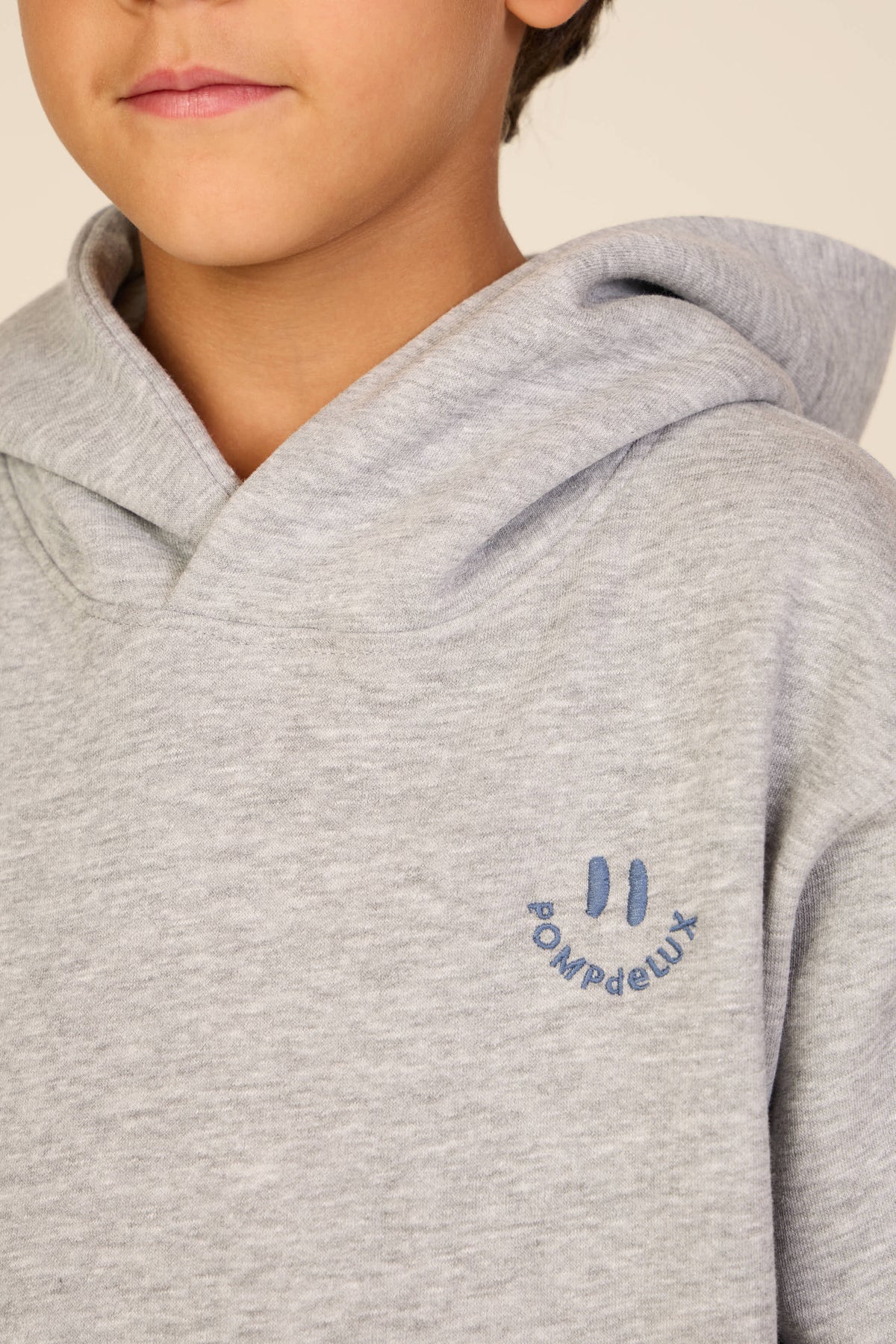 Hoodie med smiley broderi Tween - Grey Melange | 101584 Andrew