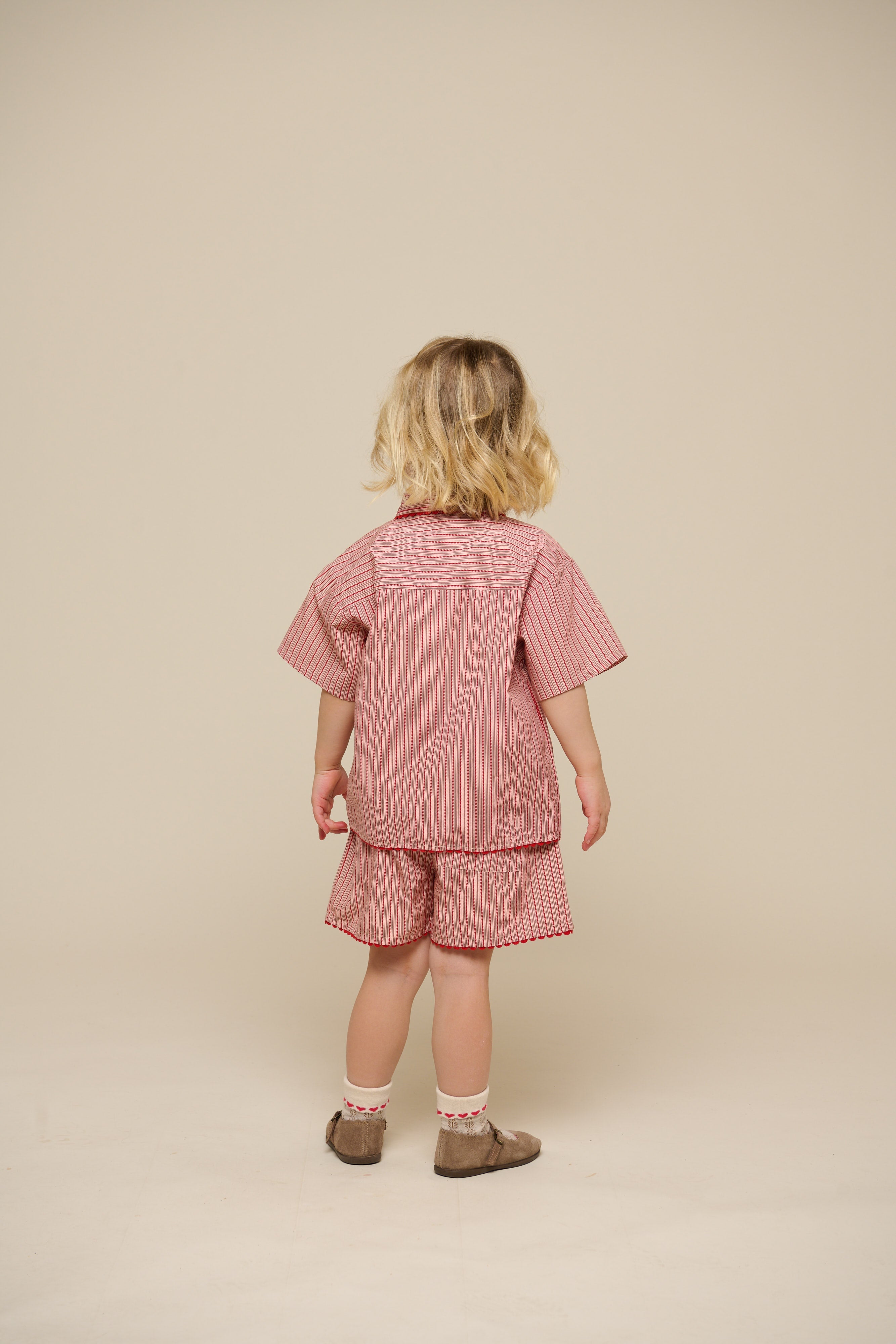 Stribet poplin sæt med skjorte og shorts - Kids - Old Rose/Cherry Red | 100946 Olivia