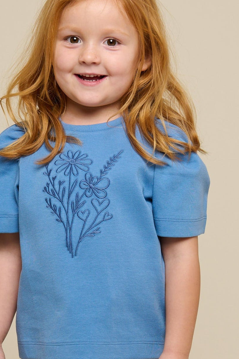 T-shirt med broderi - Kids - Dusty Blue | 101237 Amanda