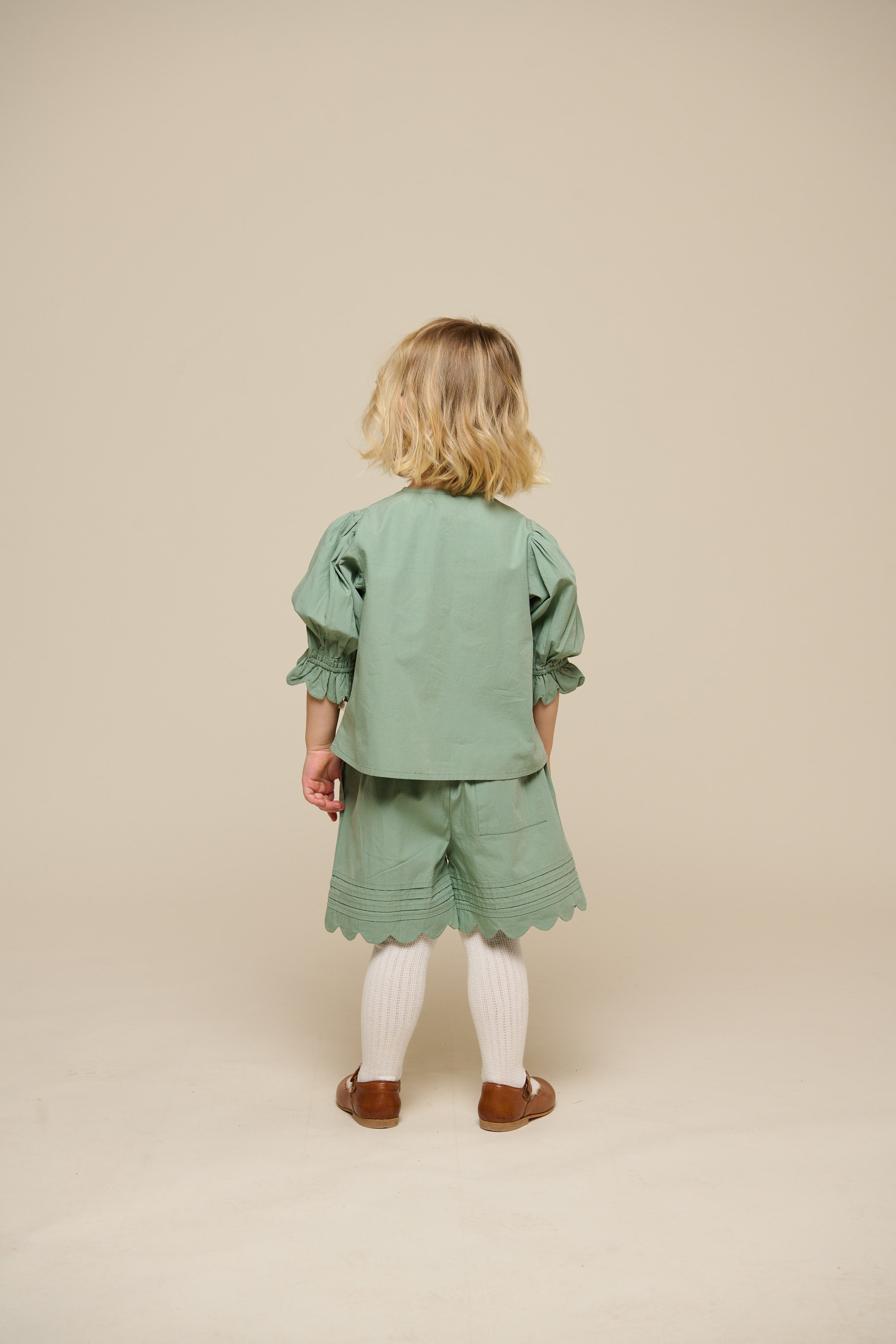 Poplinbluse med muslingekant - Kids - Dusty Green | 101047 Joy