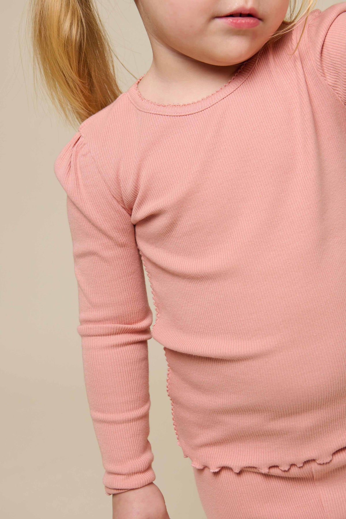 Langærmet T-shirt i modalrib - Kids - Rose Tan | 101306 Lottie